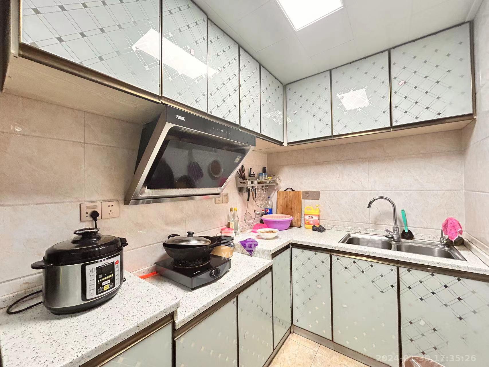 荣悦台 2室2厅1卫 6000.0元/月 荣悦台 2室2厅1卫 6000.0元/月室内图