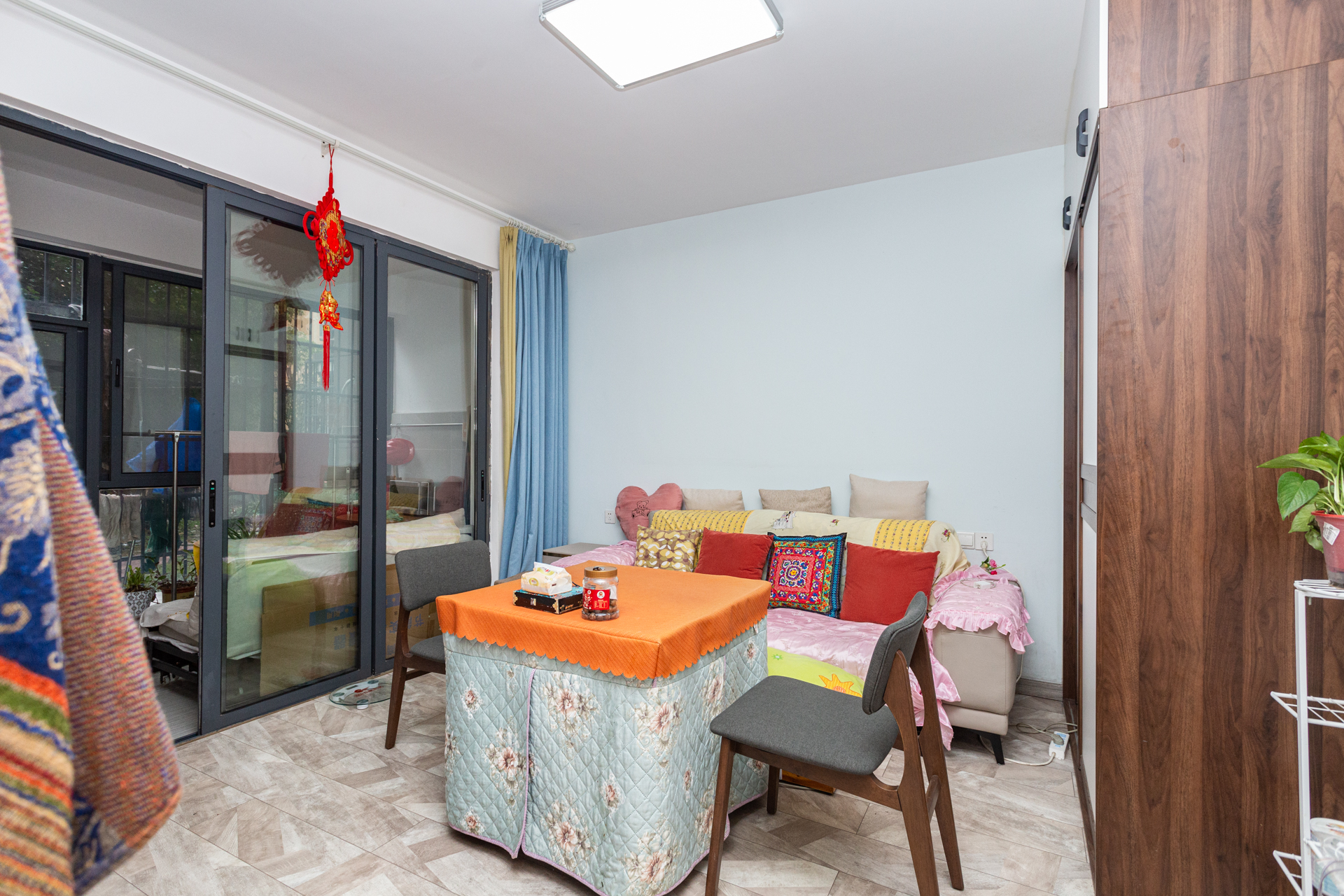 明发国际城 3室2厅2卫 81.8万 明发国际城 3室2厅2卫 81.8万客厅