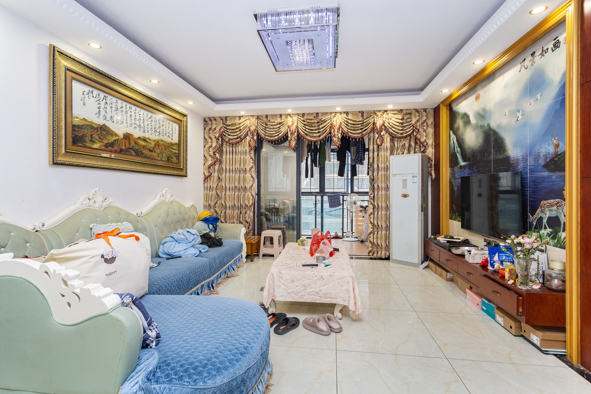 名家翡翠花园 4室2厅1卫 135.0万 名家翡翠花园 4室2厅1卫 135.0万客厅