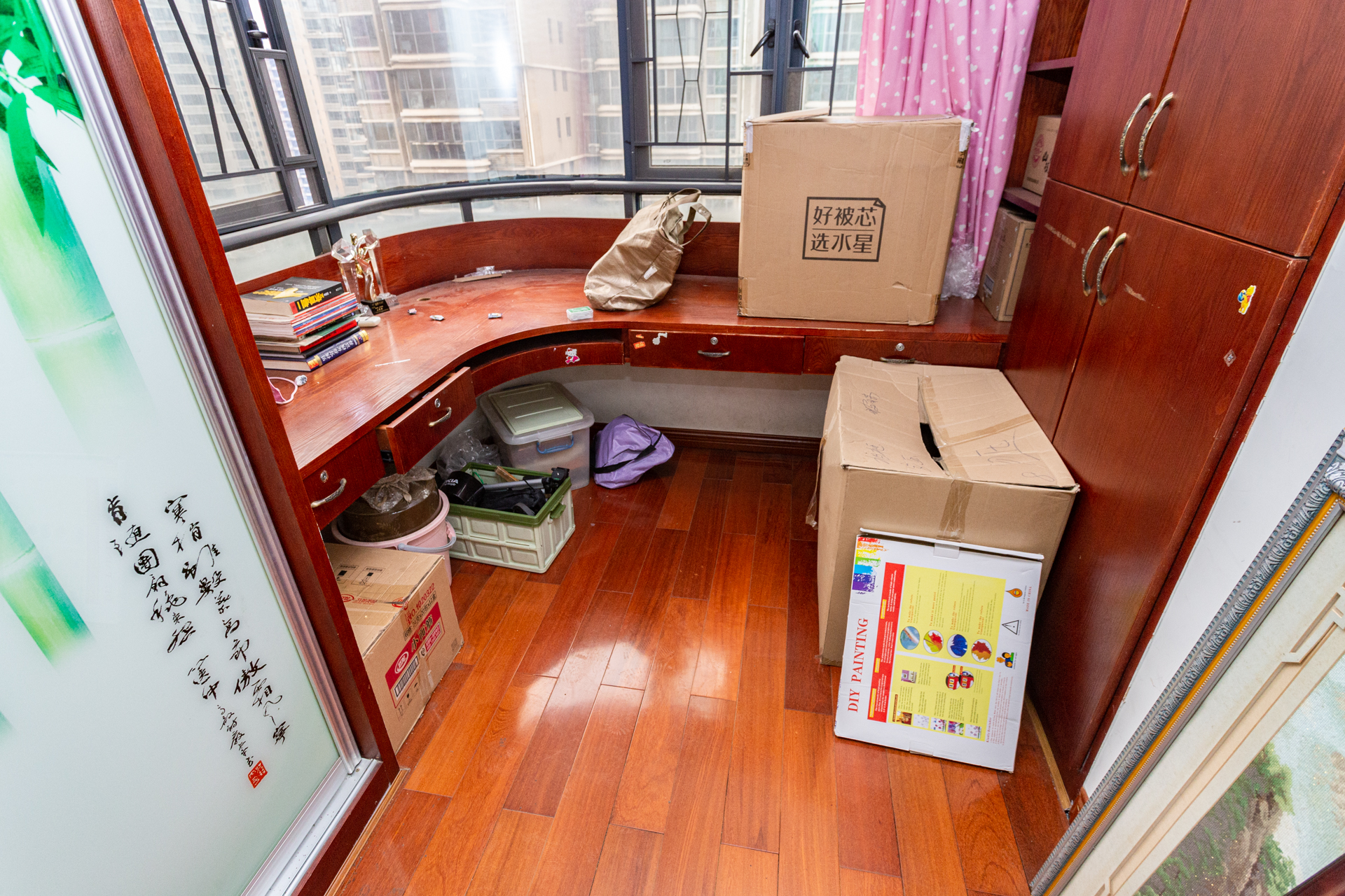 名家翡翠花园  4室2厅1卫   135.00万阳台