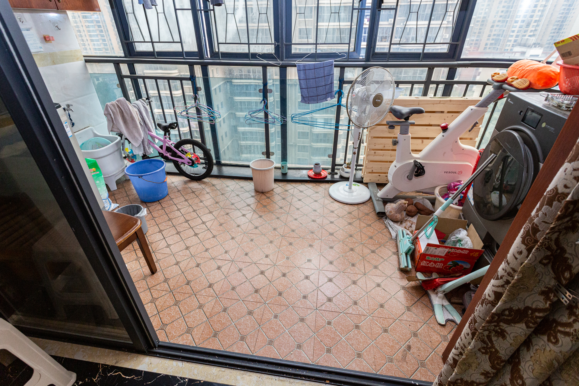 名家翡翠花园 4室2厅1卫 135.0万 名家翡翠花园 4室2厅1卫 135.0万阳台