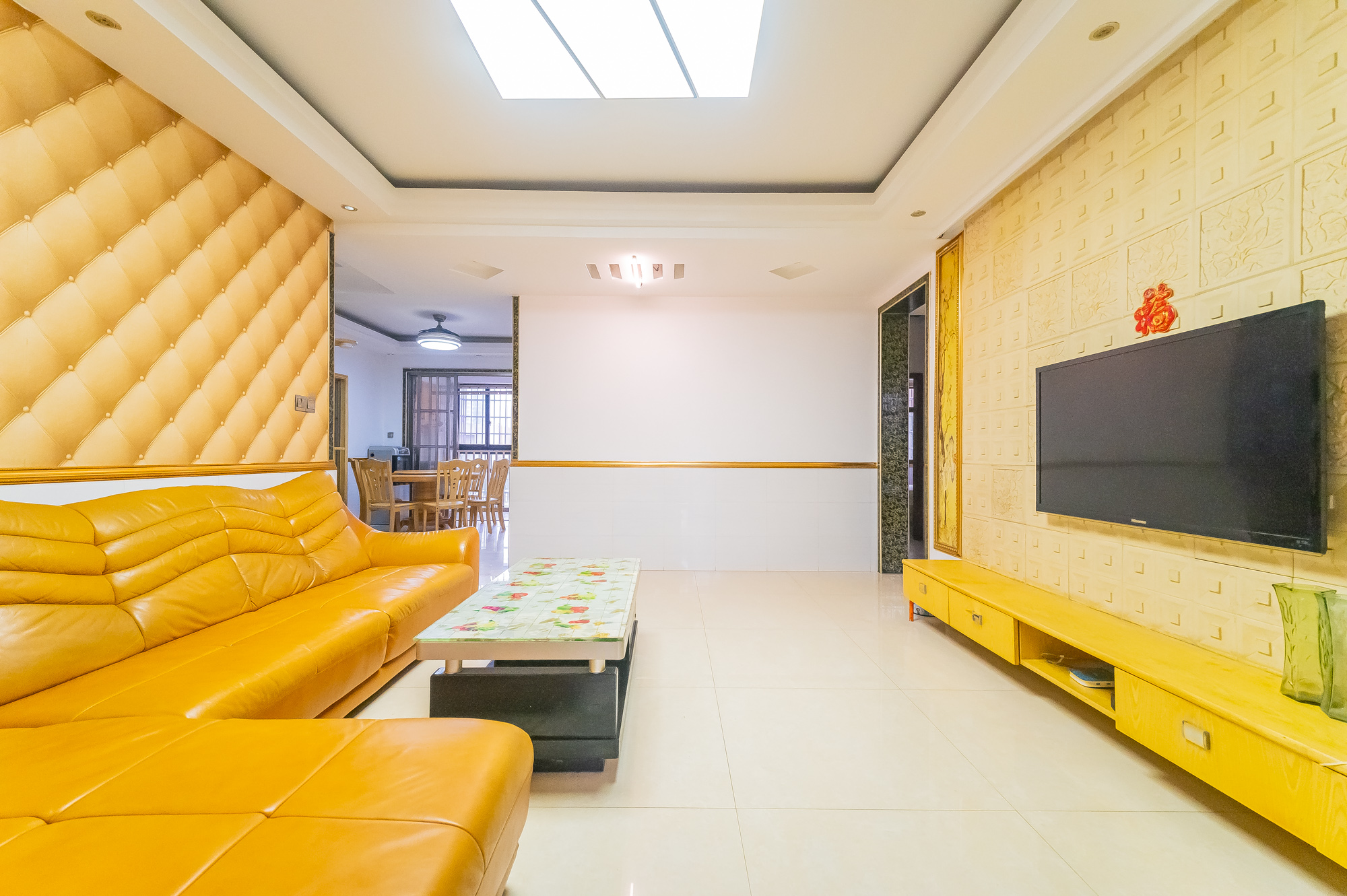 鹏基诺亚山林  3室2厅2卫    99.8万客厅