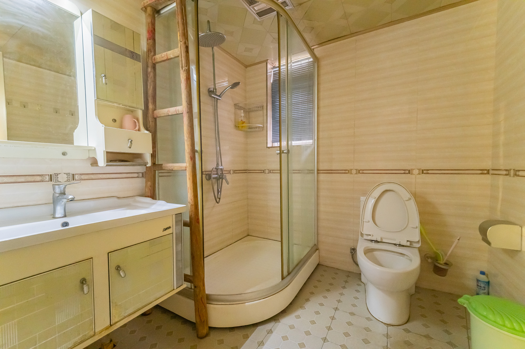 鹏基诺亚山林  3室2厅2卫    99.8万卫生间