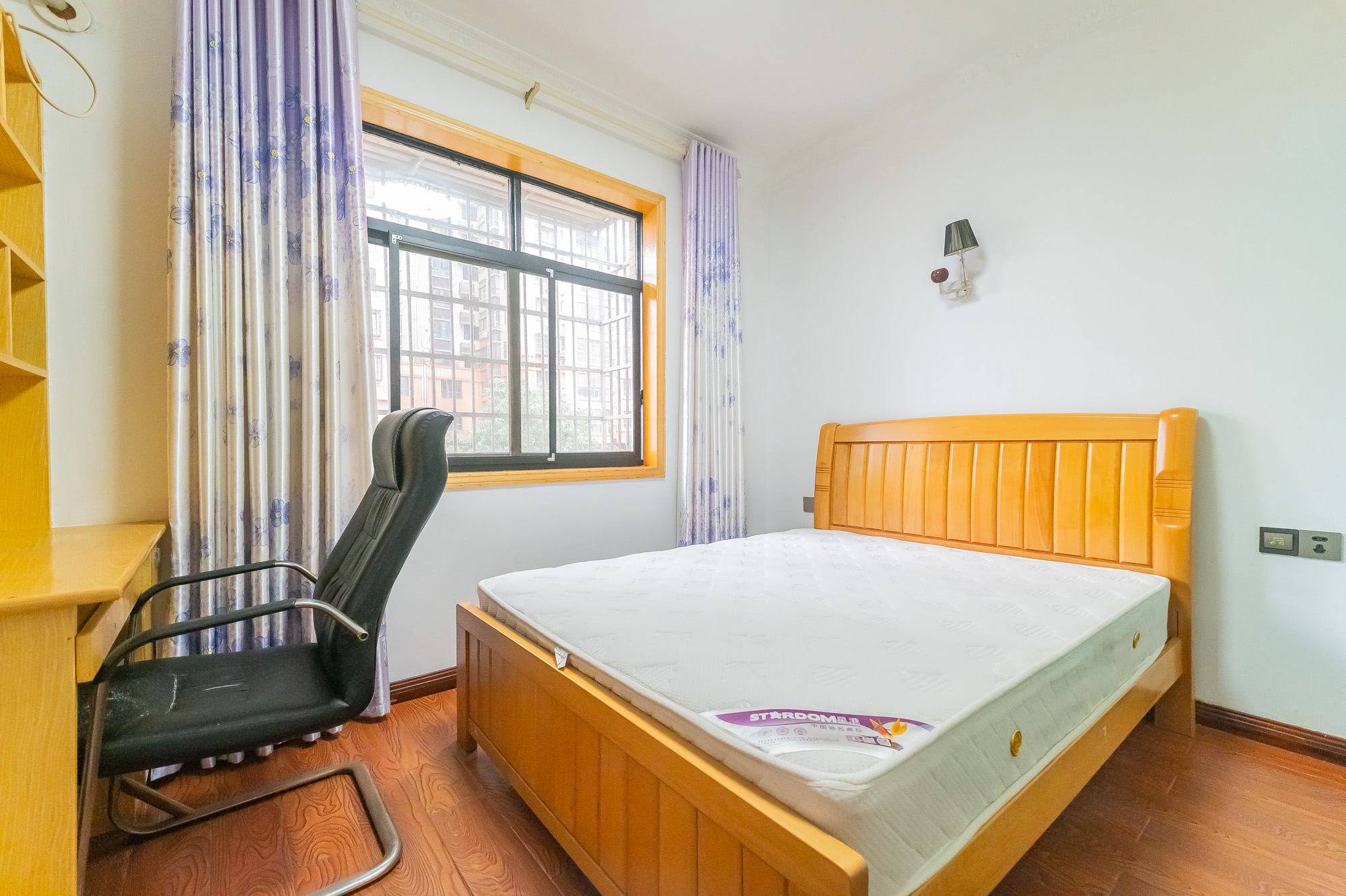 鹏基诺亚山林  3室2厅2卫    99.8万卧室