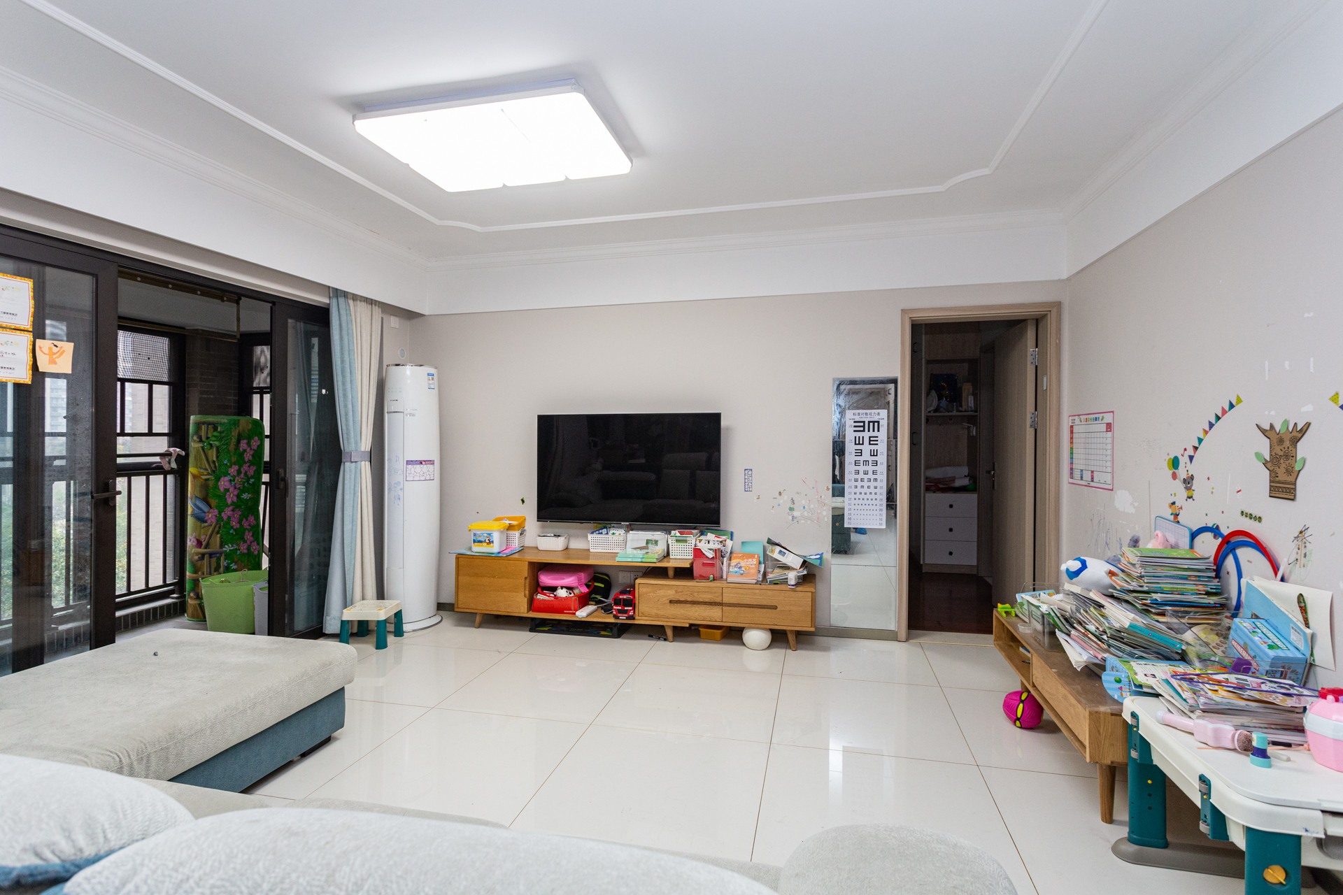 时代倾城三期 4室2厅2卫 110.0万 时代倾城三期 4室2厅2卫 110.0万客厅