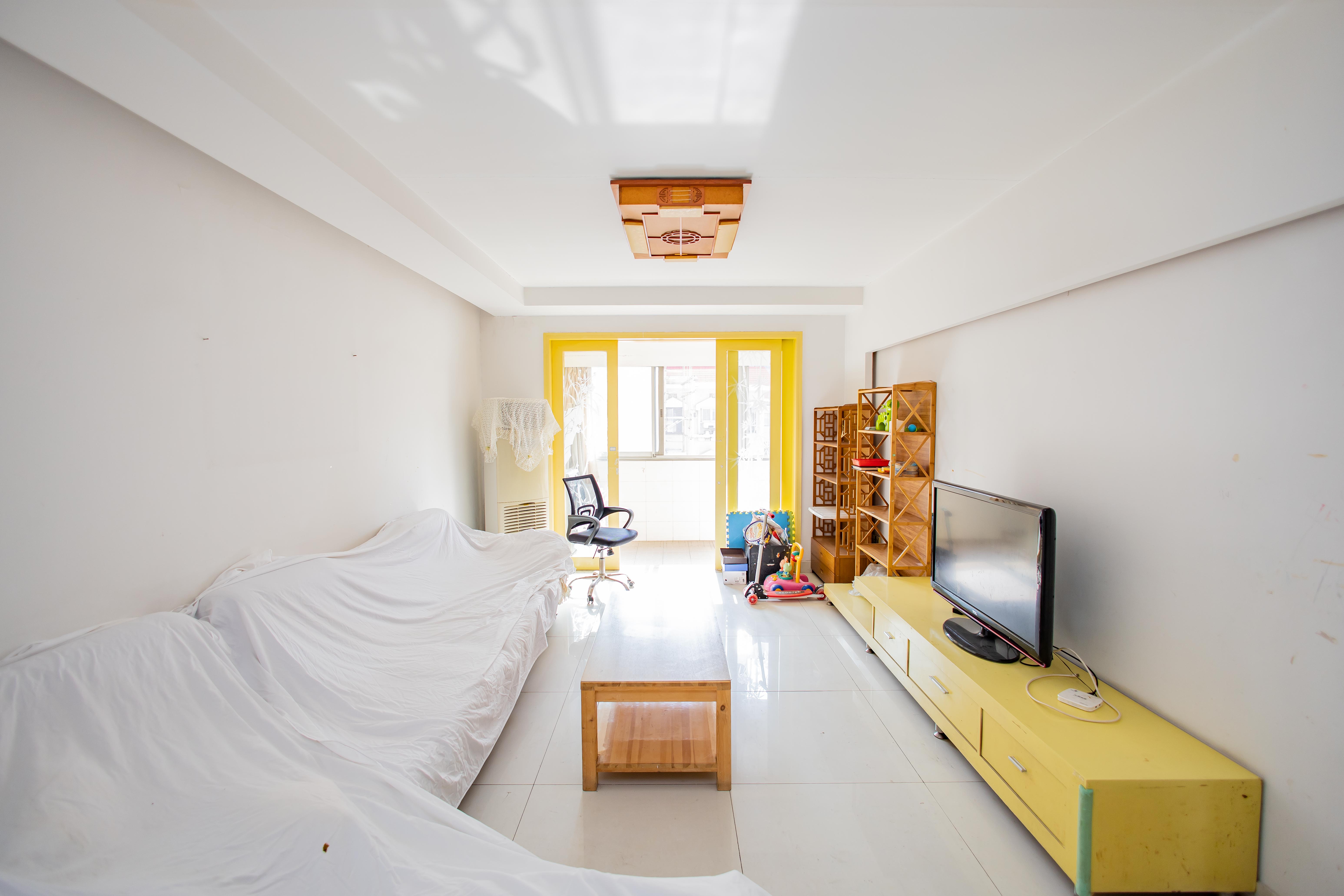 湘卫花苑  2室2厅1卫    70.0万客厅