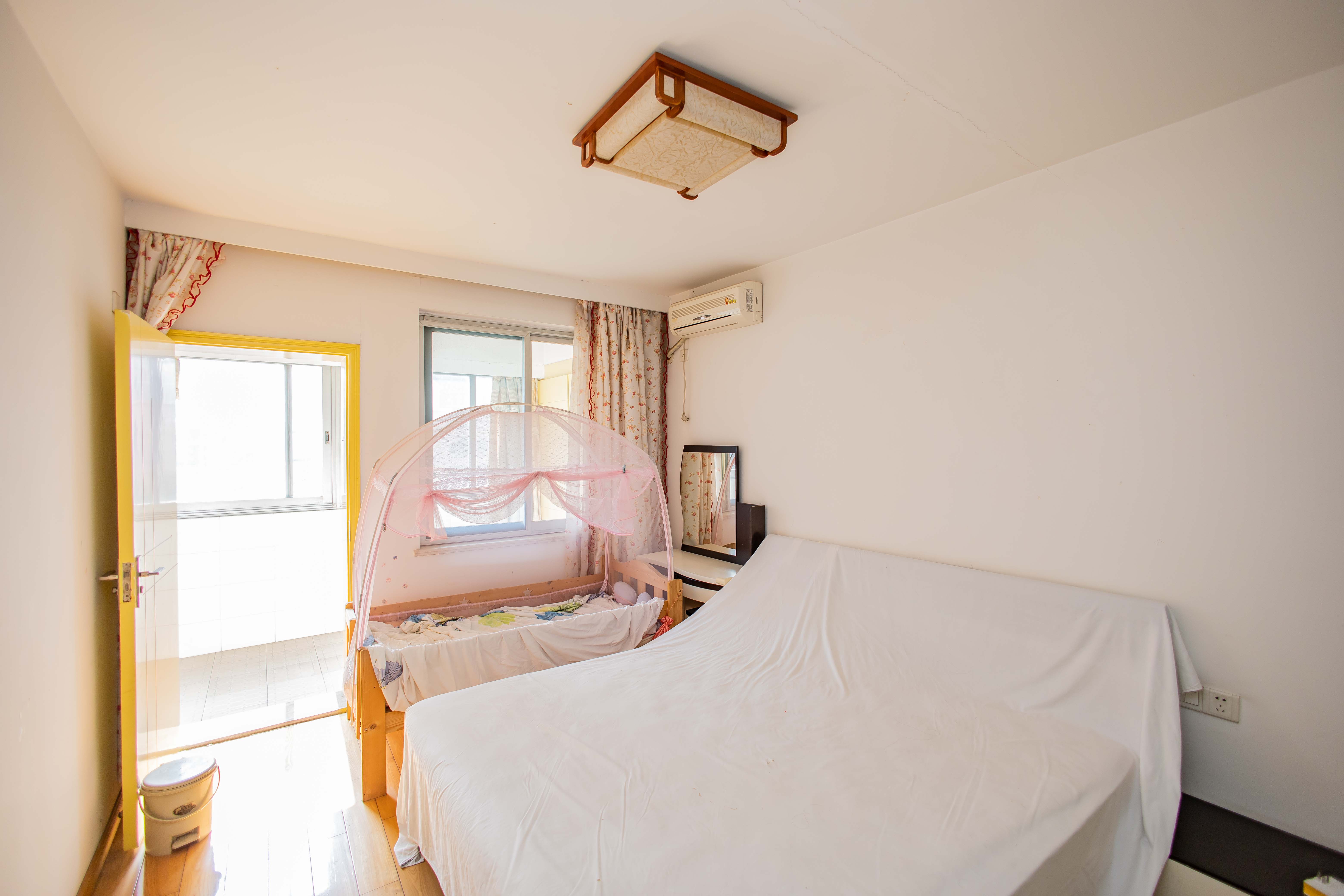 湘卫花苑  2室2厅1卫    70.0万卧室