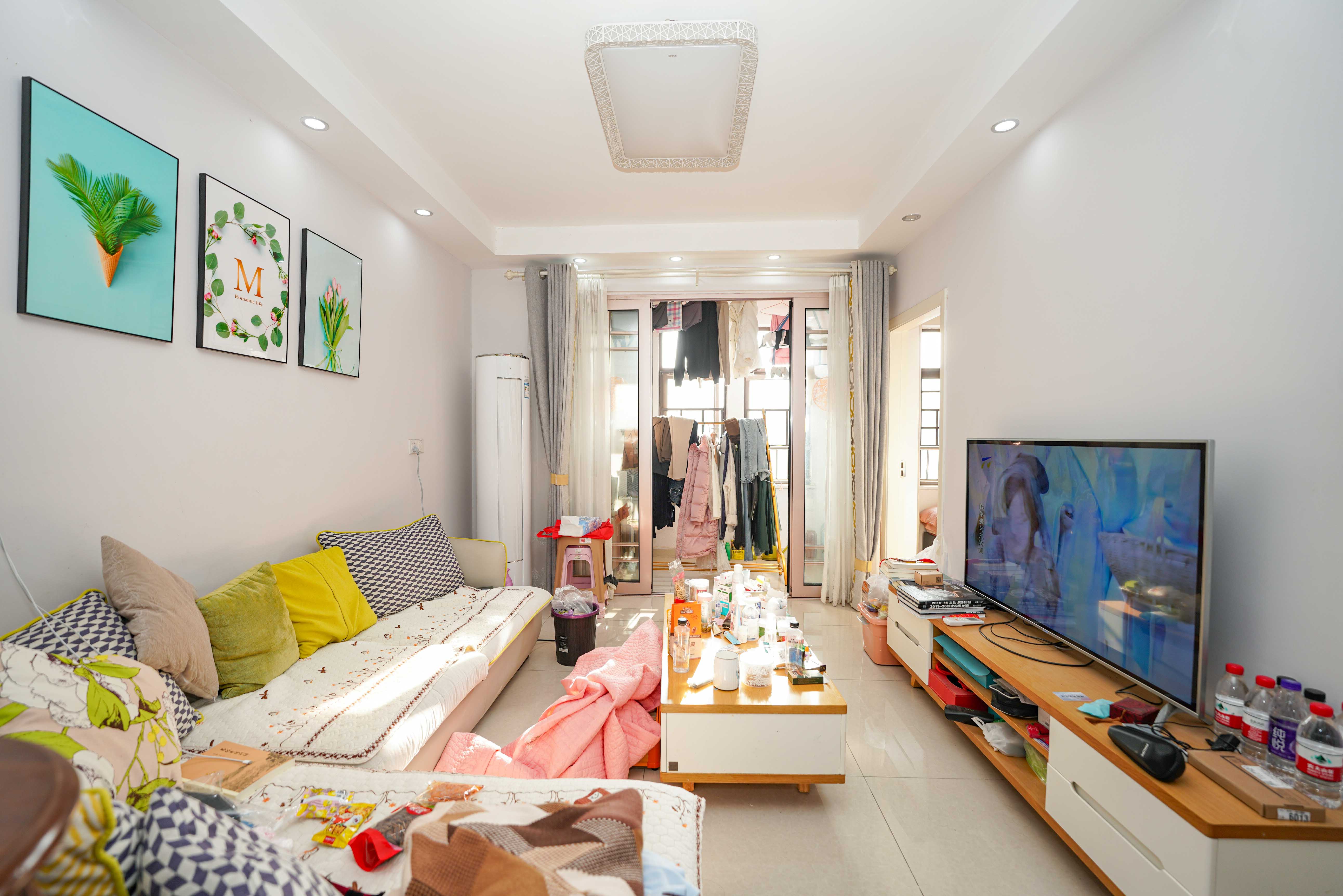 欧莱雅郡 2室1厅1卫 52.0万 欧莱雅郡 2室1厅1卫 52.0万客厅