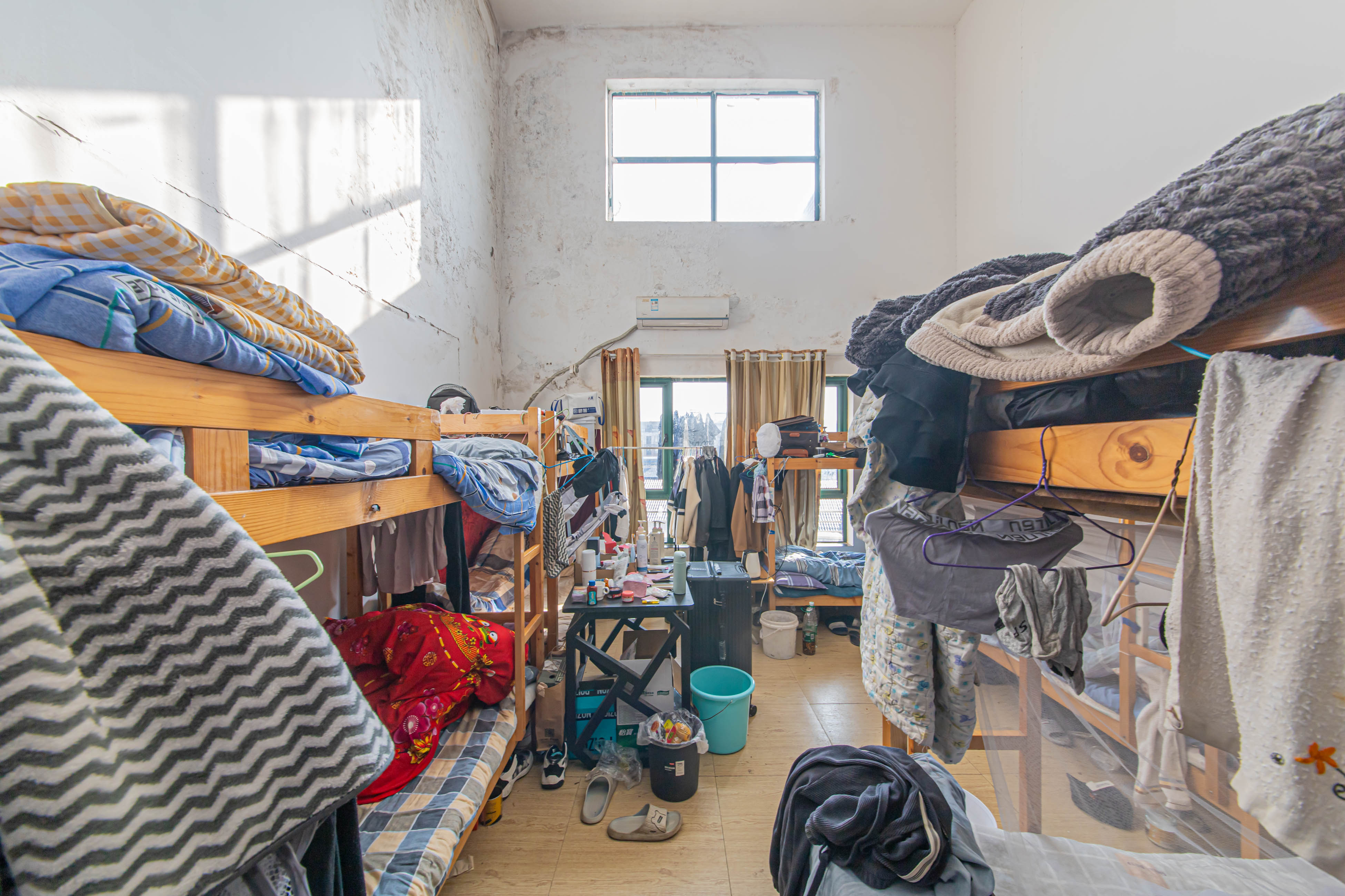 银桂苑 6室2厅1卫 211.8万 银桂苑 6室2厅1卫 211.8万客厅