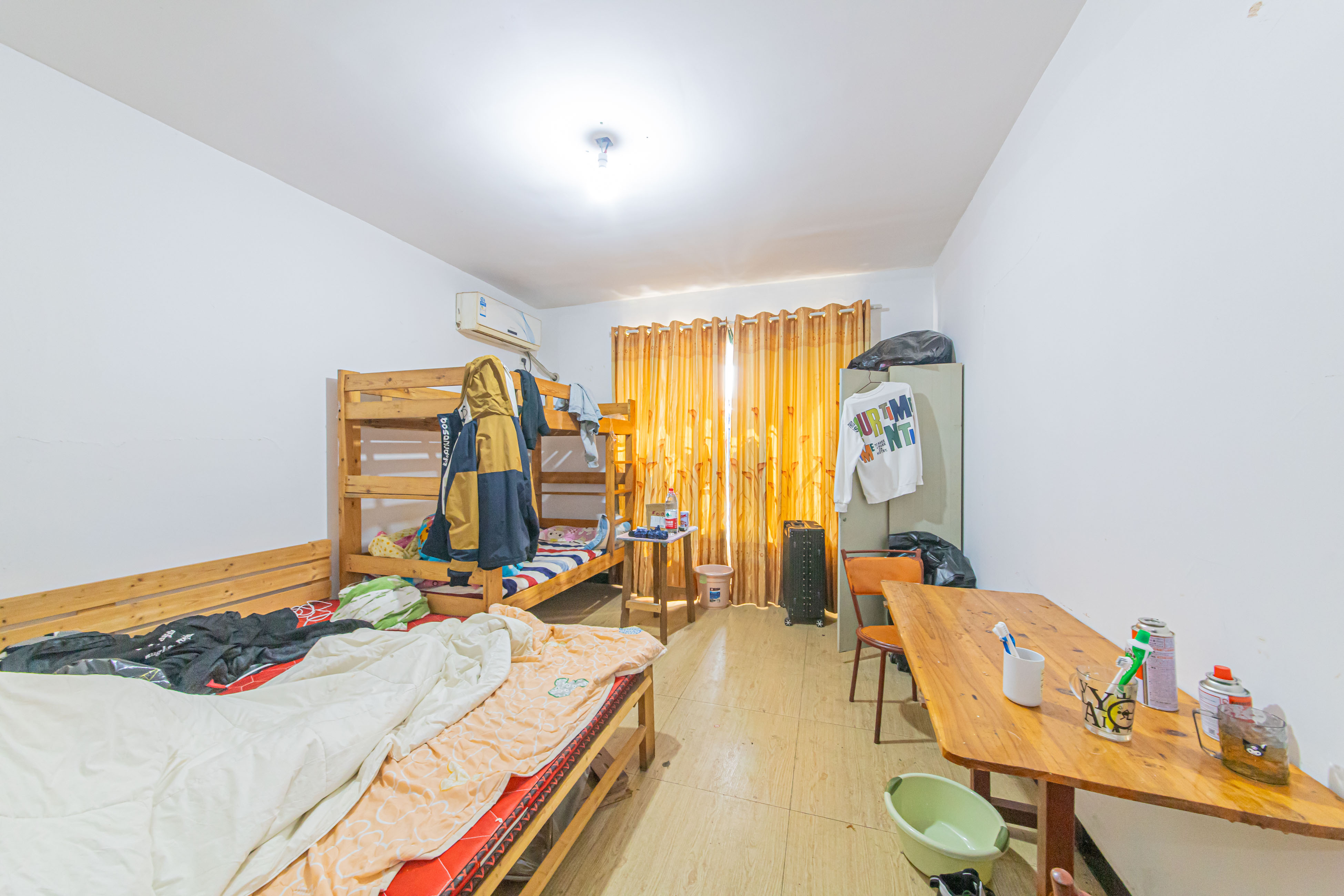 银桂苑 6室2厅1卫 211.8万 银桂苑 6室2厅1卫 211.8万卧室