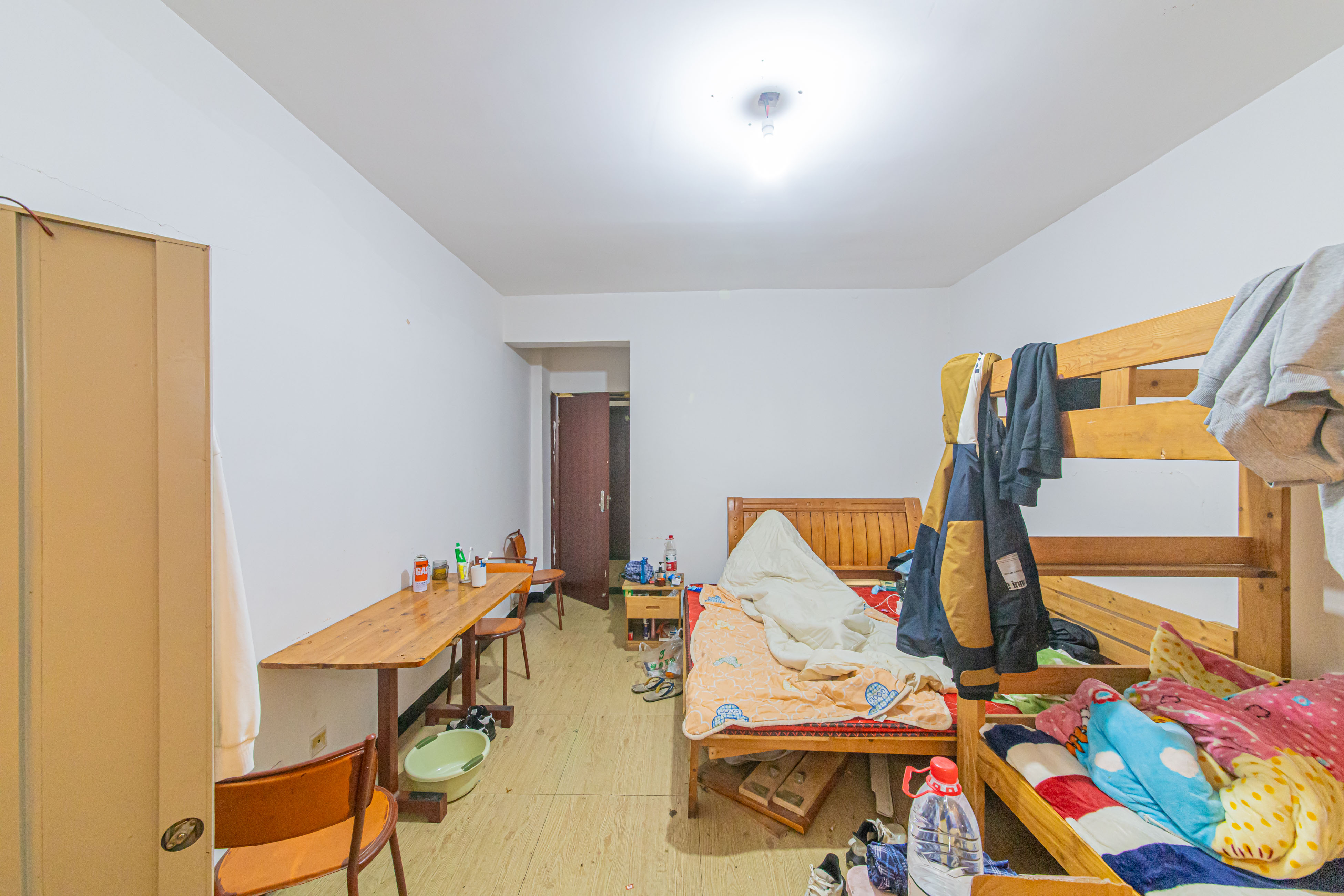 银桂苑 6室2厅1卫 211.8万 银桂苑 6室2厅1卫 211.8万卧室