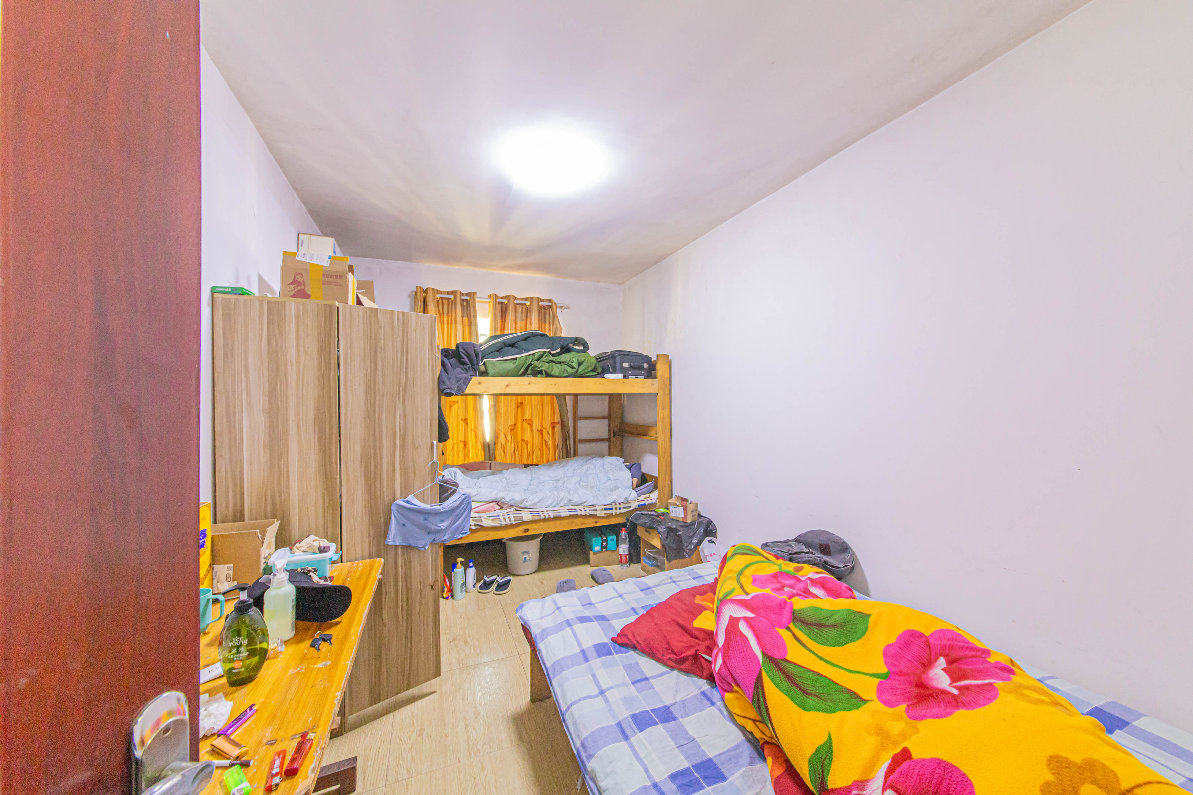 银桂苑 6室2厅1卫 211.8万 银桂苑 6室2厅1卫 211.8万卧室