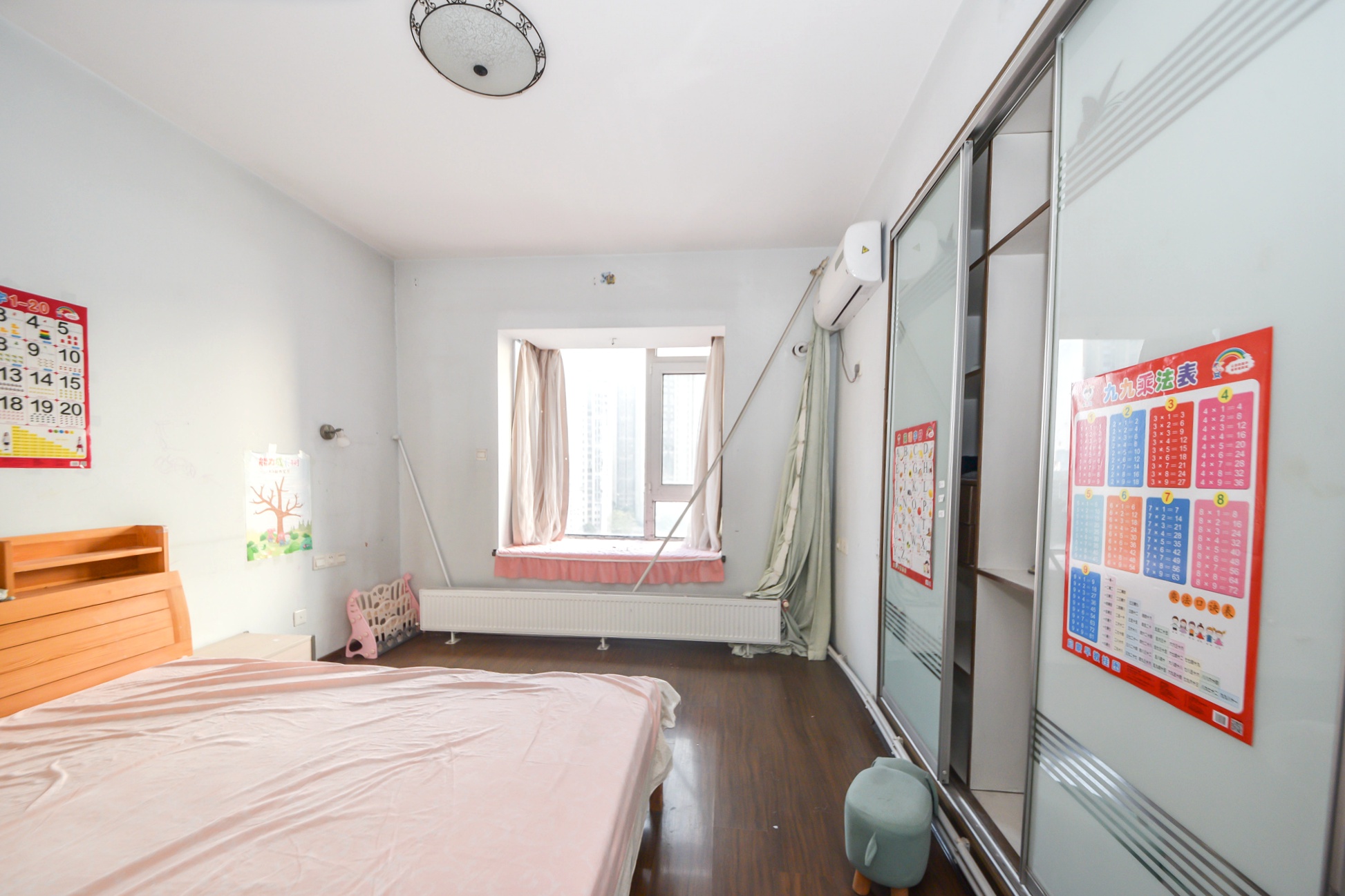 华银园 3室2厅2卫 81.8万 华银园 3室2厅2卫 81.8万卧室