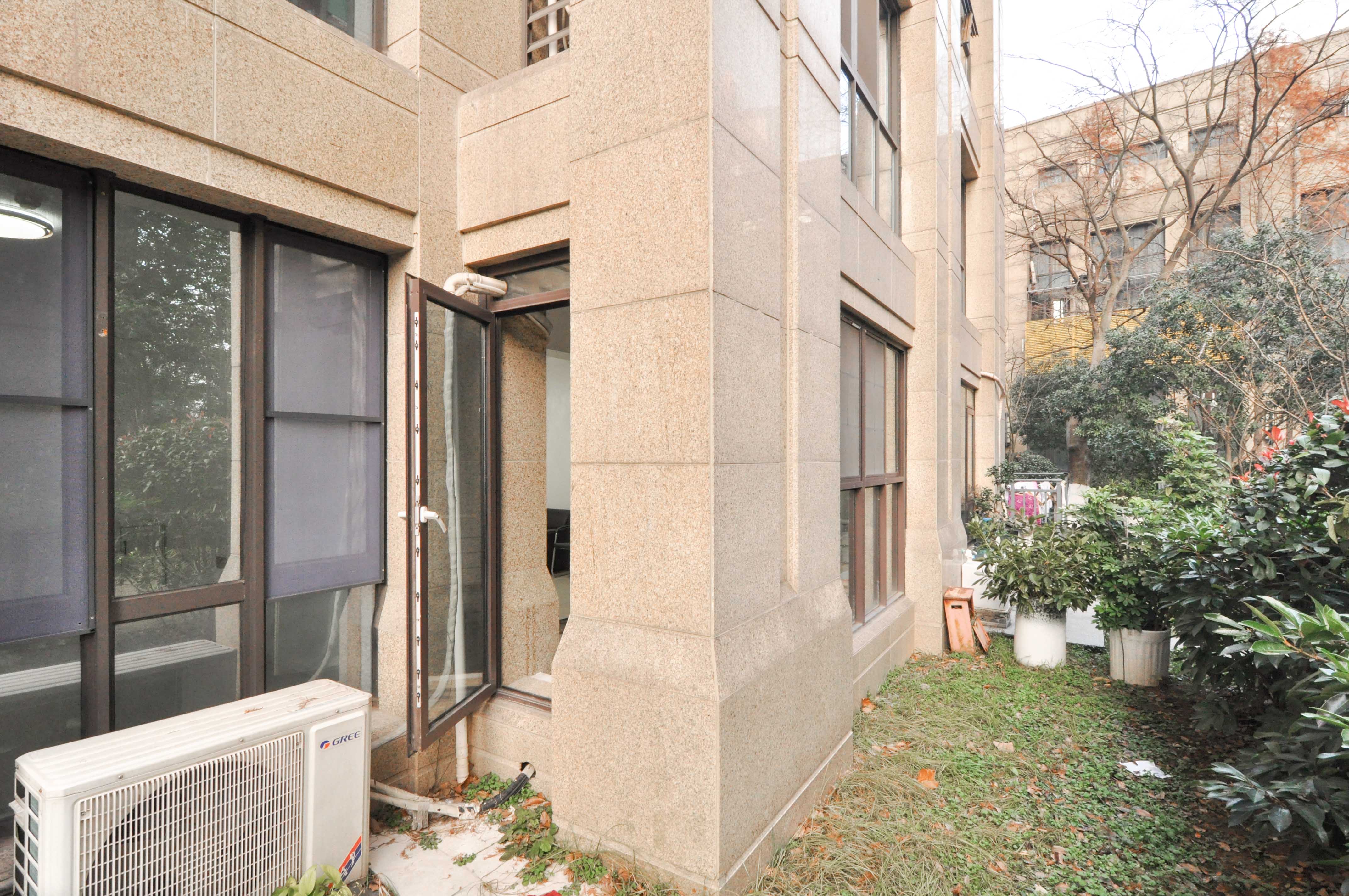 梅溪湖金茂府（金茂广场）（金茂览秀城）  5室4厅3卫   230.00万其他