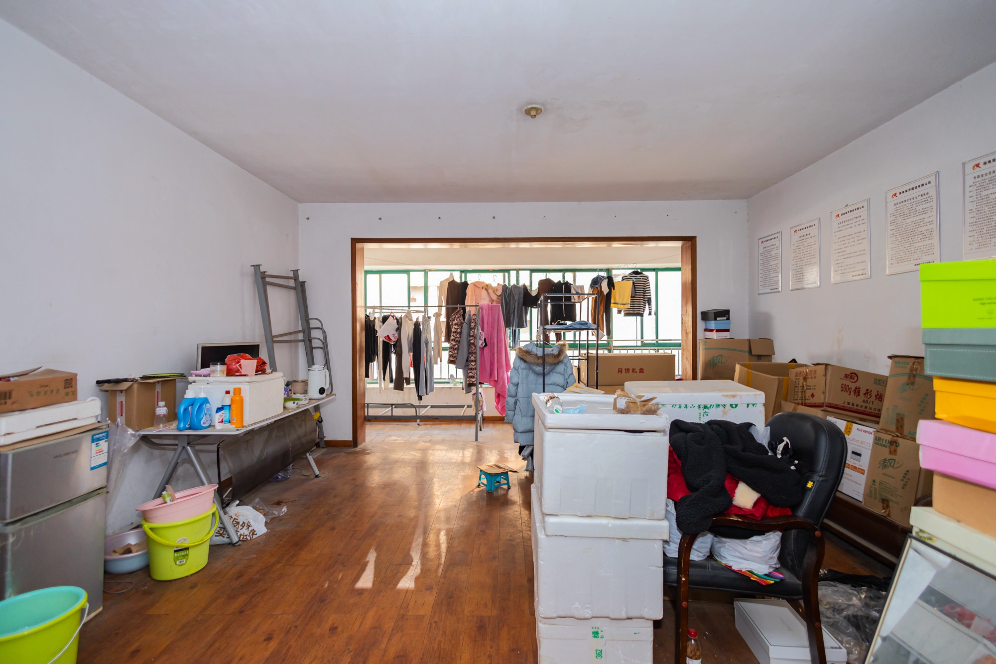 明城公寓 5室2厅2卫 99.8万 明城公寓 5室2厅2卫 99.8万客厅