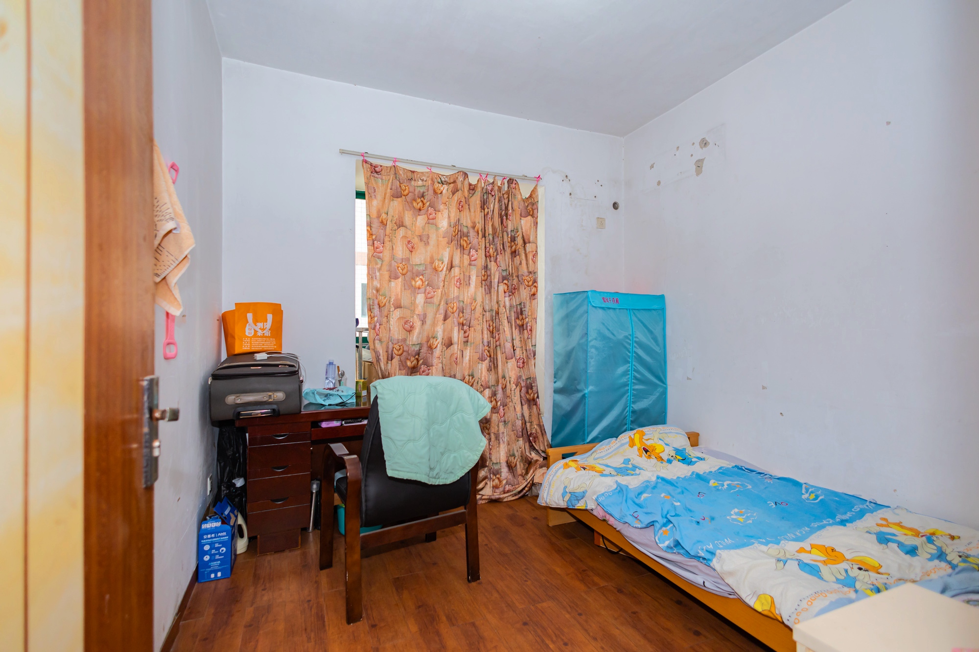 明城公寓 5室2厅2卫 99.8万 明城公寓 5室2厅2卫 99.8万卧室