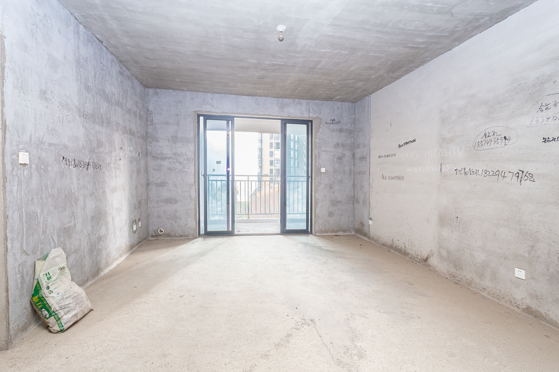 玛丽的花园(金色阳光家园)  5室2厅2卫    120.0万 玛丽的花园(金色阳光家园)  5室2厅2卫    120.0万客厅