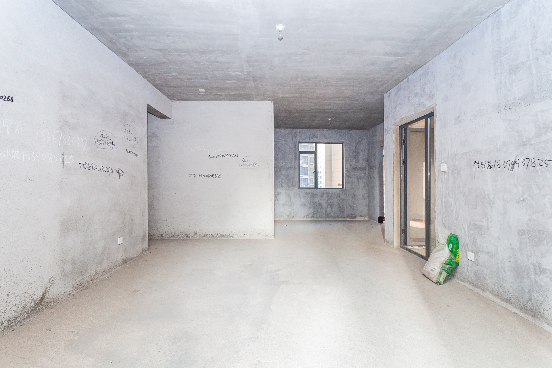 玛丽的花园(金色阳光家园)  5室2厅2卫    120.0万 玛丽的花园(金色阳光家园)  5室2厅2卫    120.0万客厅