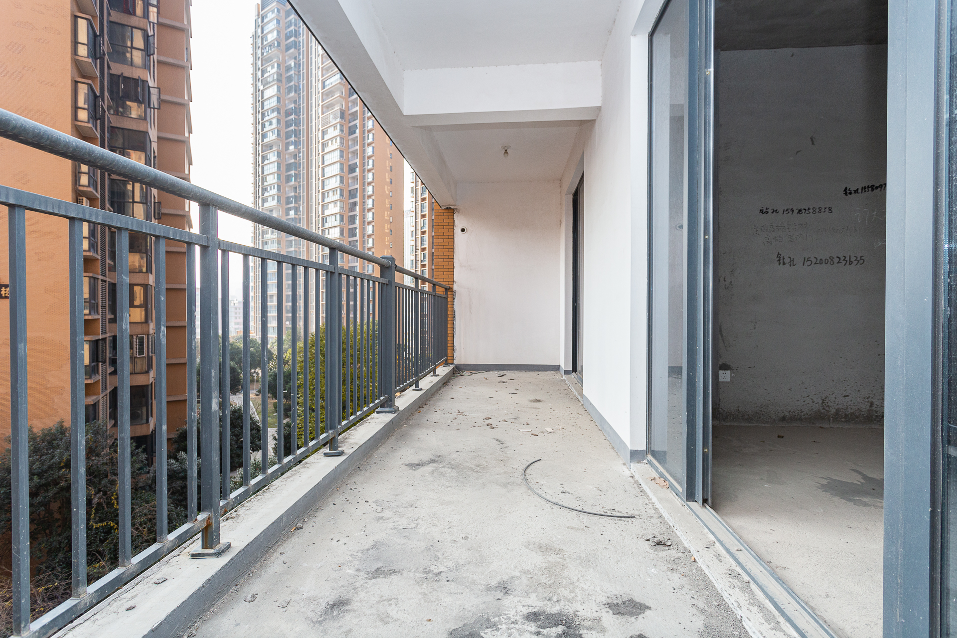 玛丽的花园(金色阳光家园)  5室2厅2卫    120.0万 玛丽的花园(金色阳光家园)  5室2厅2卫    120.0万阳台