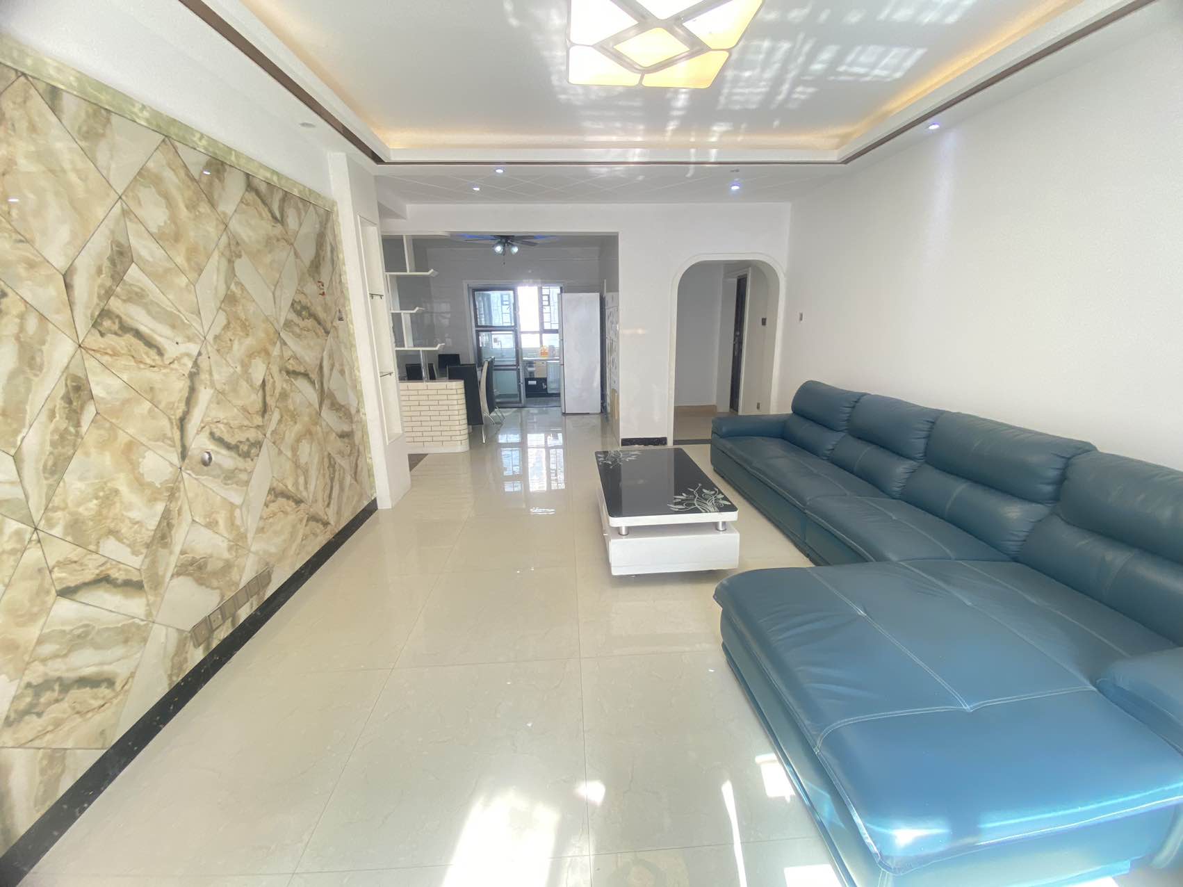 佳兆业金域天下二期 3室2厅2卫 57.8万 佳兆业金域天下二期 3室2厅2卫 57.8万室内图