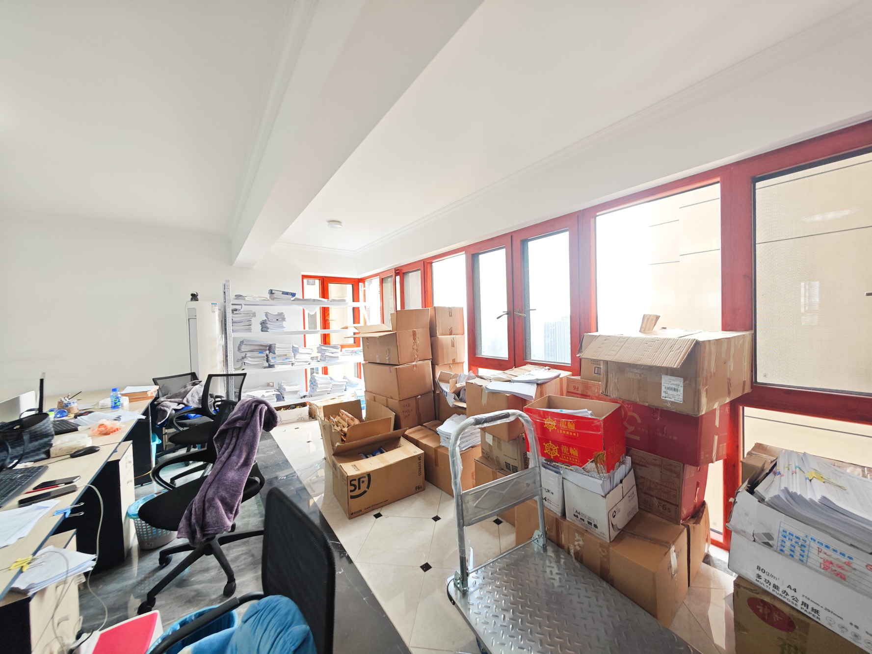 鑫苑木莲世家  4室2厅2卫    185.0万客厅