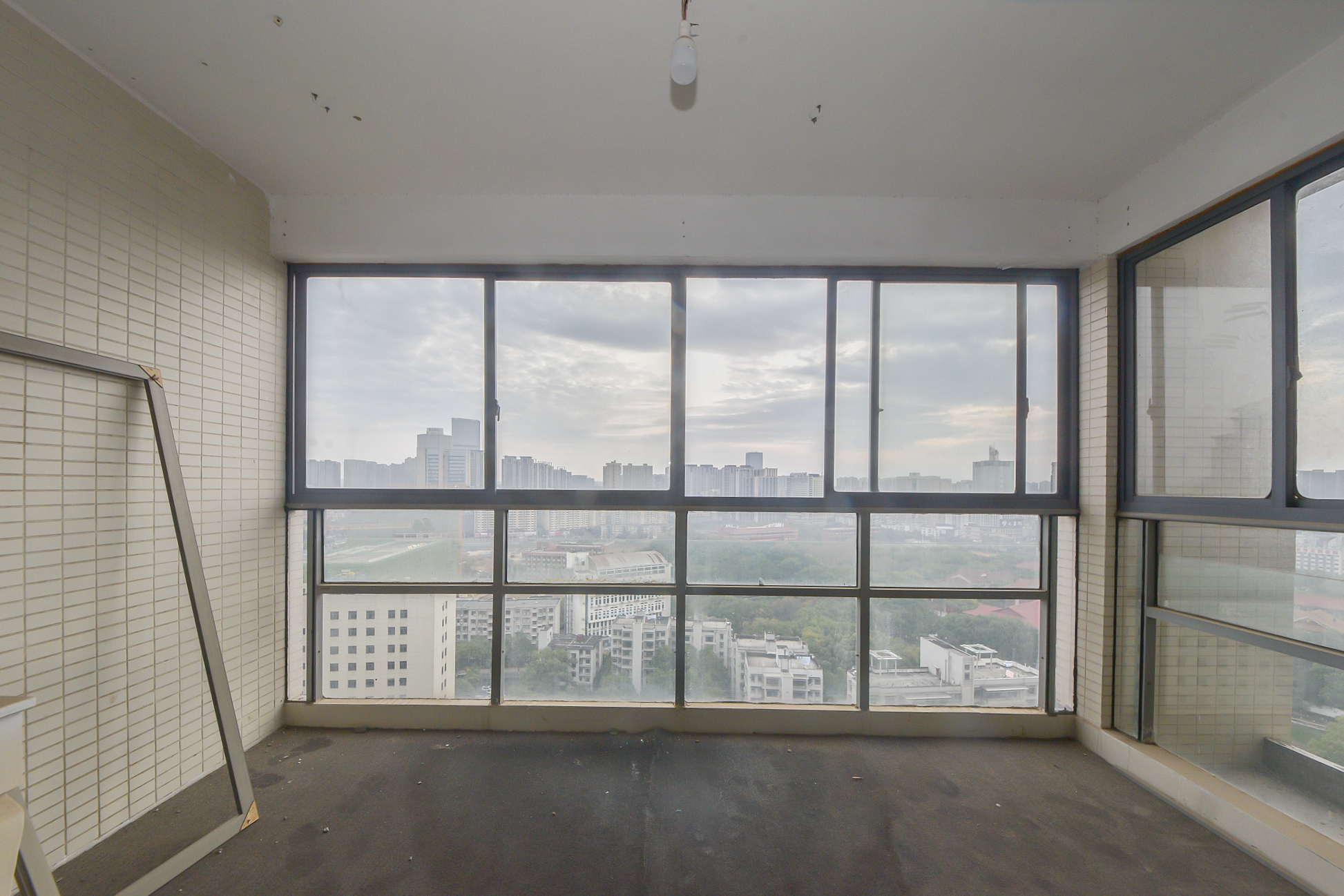 建鸿达华都（华都小户型及大华写字楼）  4室3厅1卫   330.00万阳台