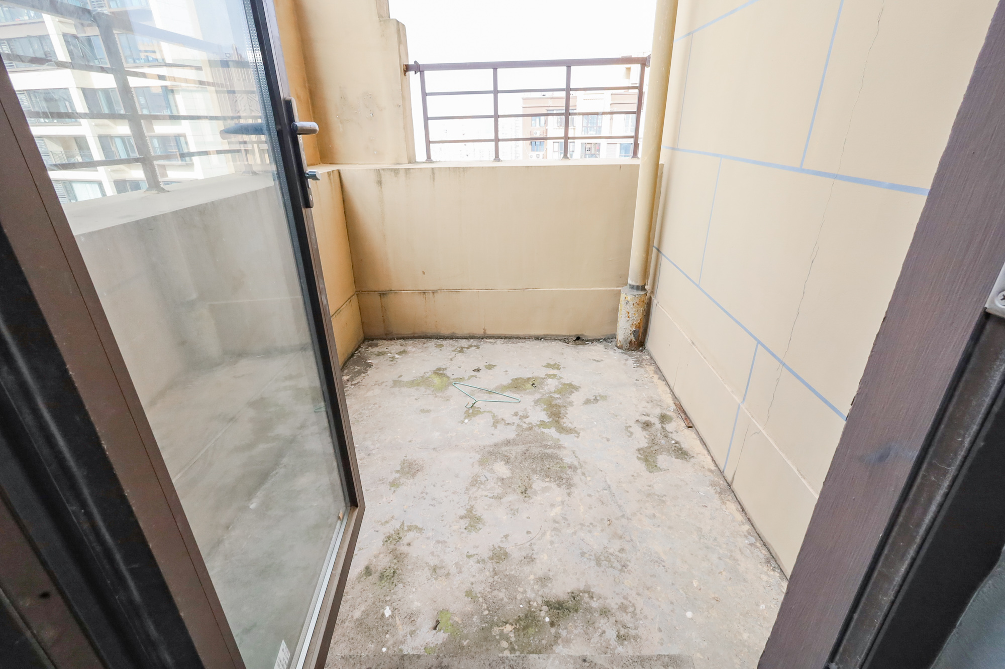 光明E城  4室2厅2卫   175.00万阳台