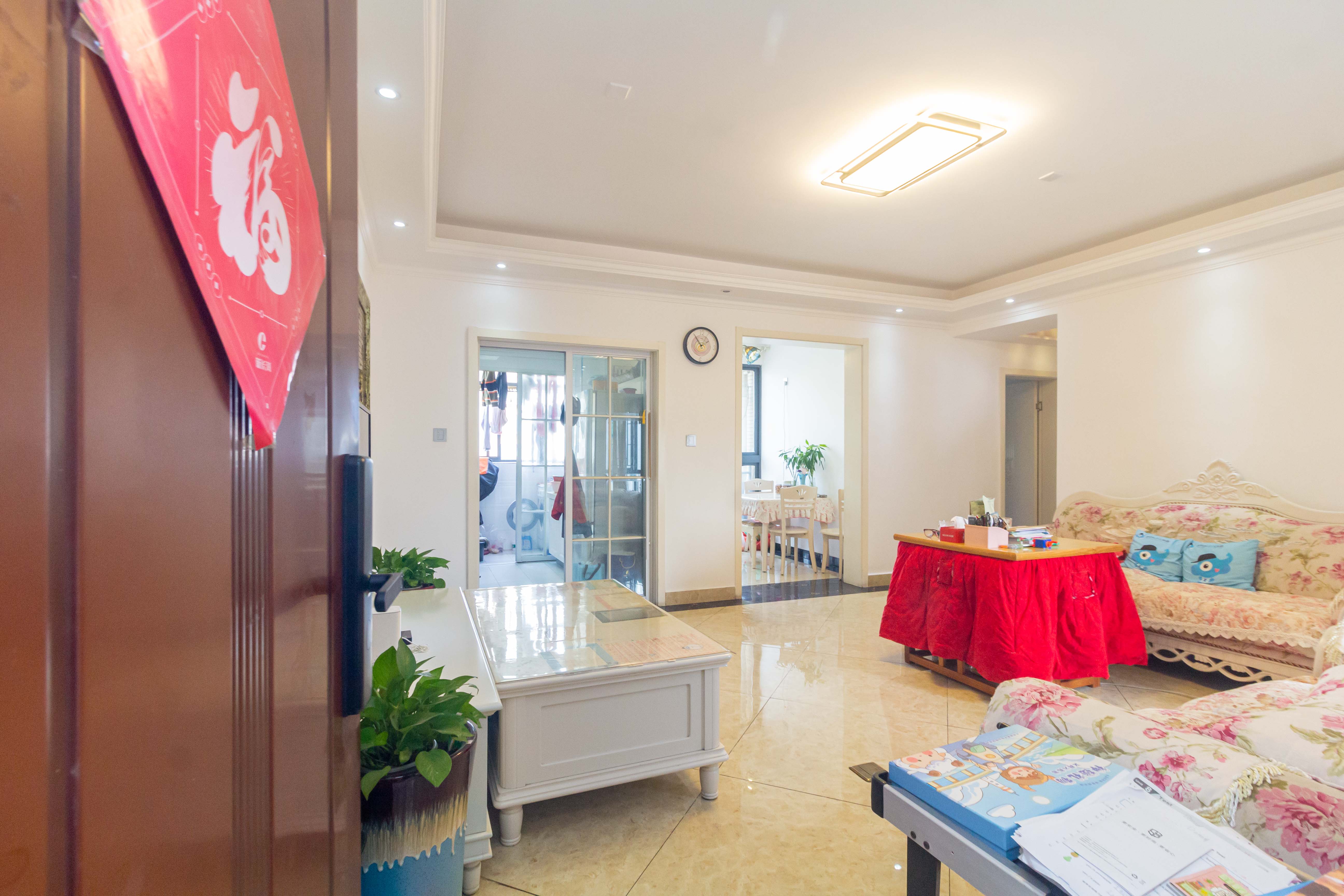 中国铁建国际城一期  3室2厅1卫    55.0万客厅