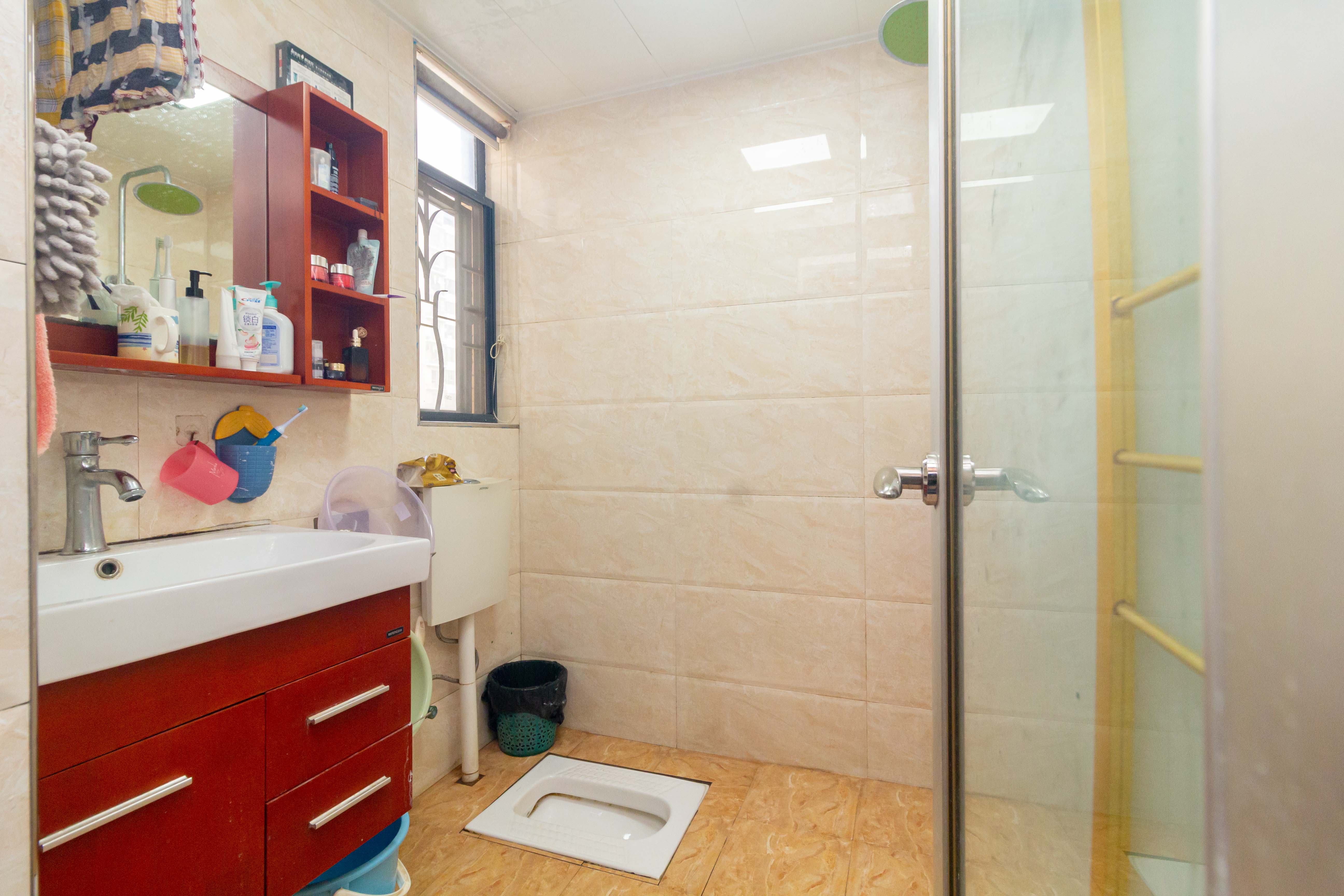 中国铁建国际城一期  3室2厅1卫    55.0万卫生间