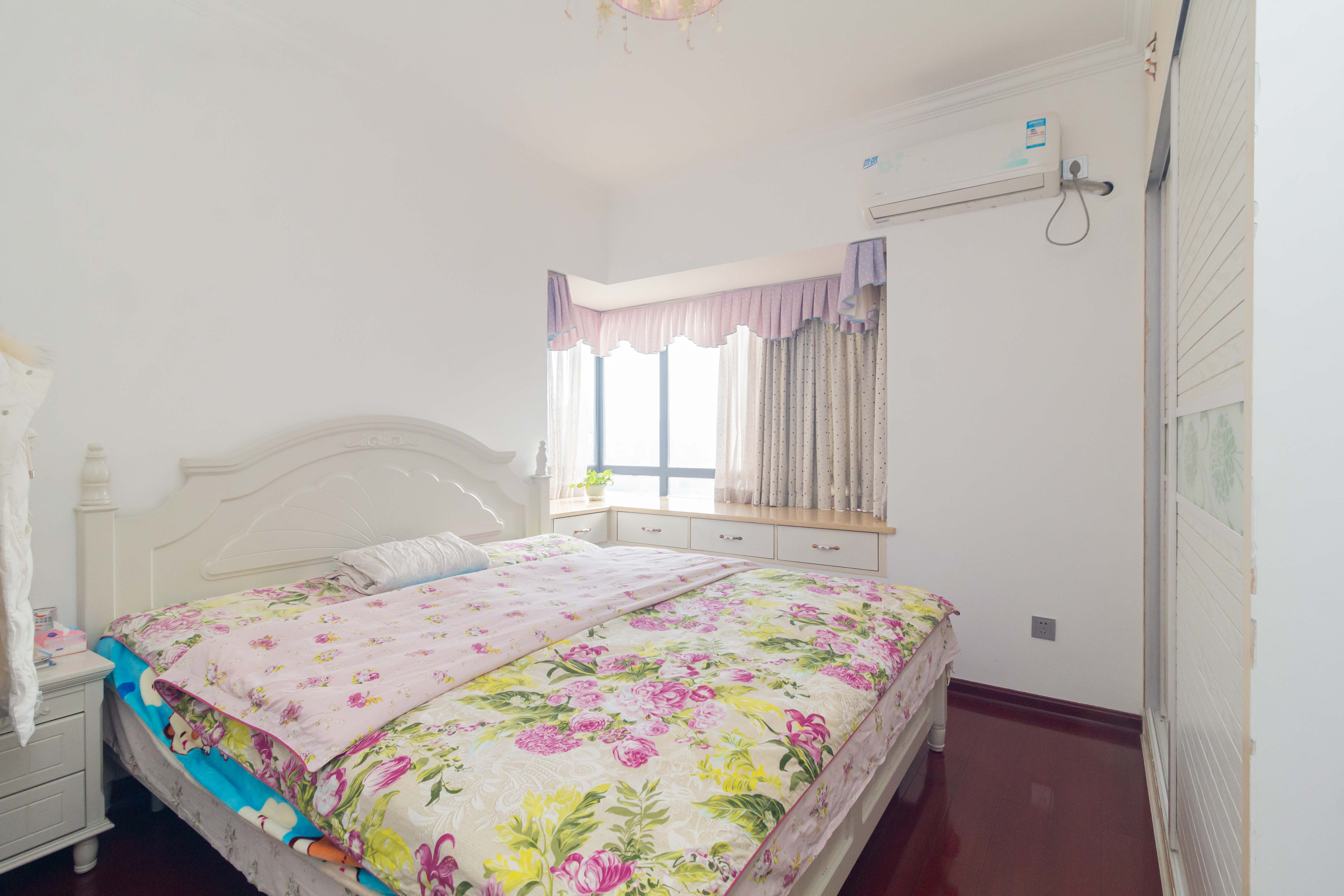 中国铁建国际城一期  3室2厅1卫    55.0万 中国铁建国际城一期  3室2厅1卫    55.0万卧室