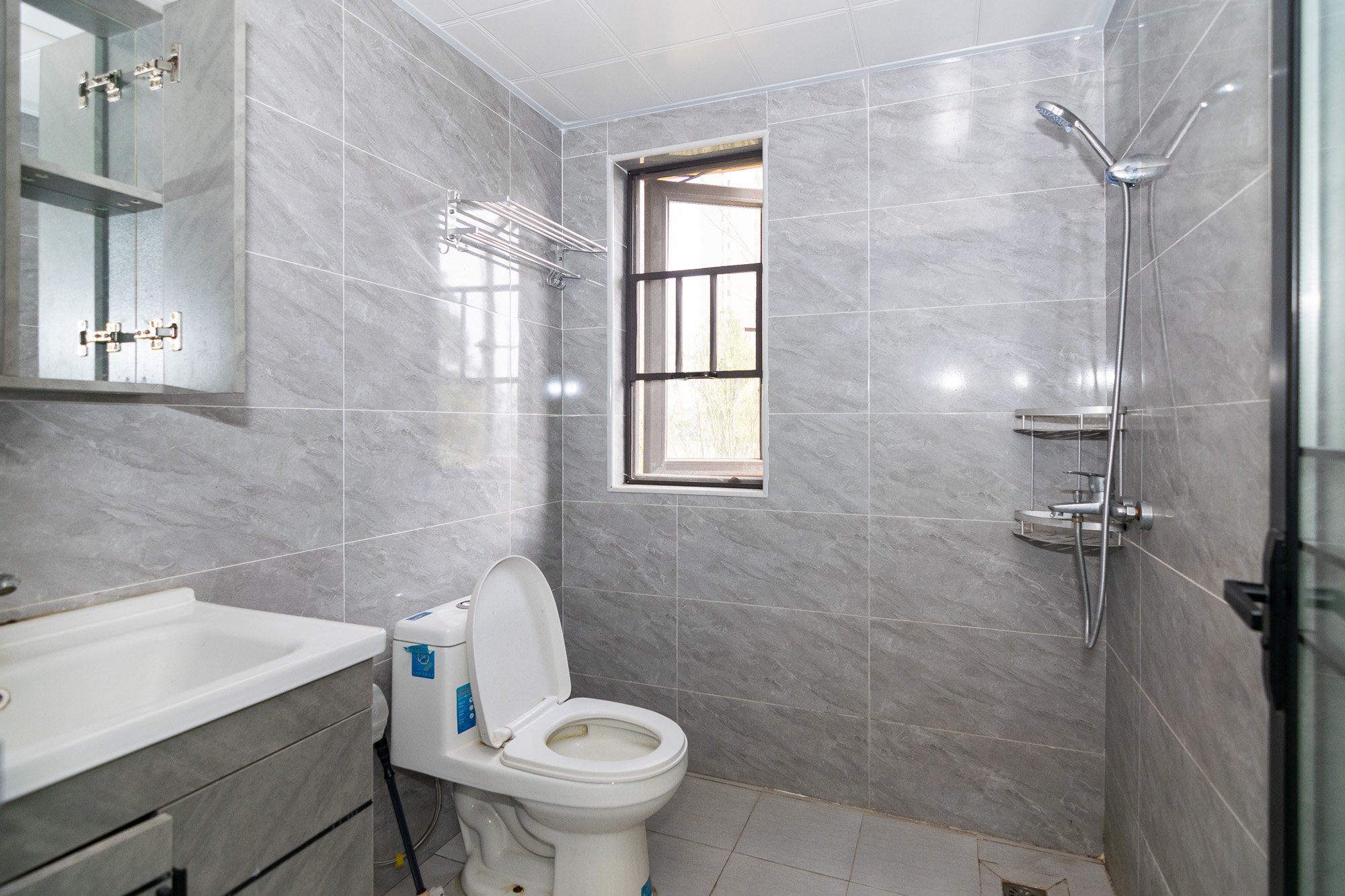 美的翰城 4室2厅2卫 80.0万 美的翰城 4室2厅2卫 80.0万卫生间