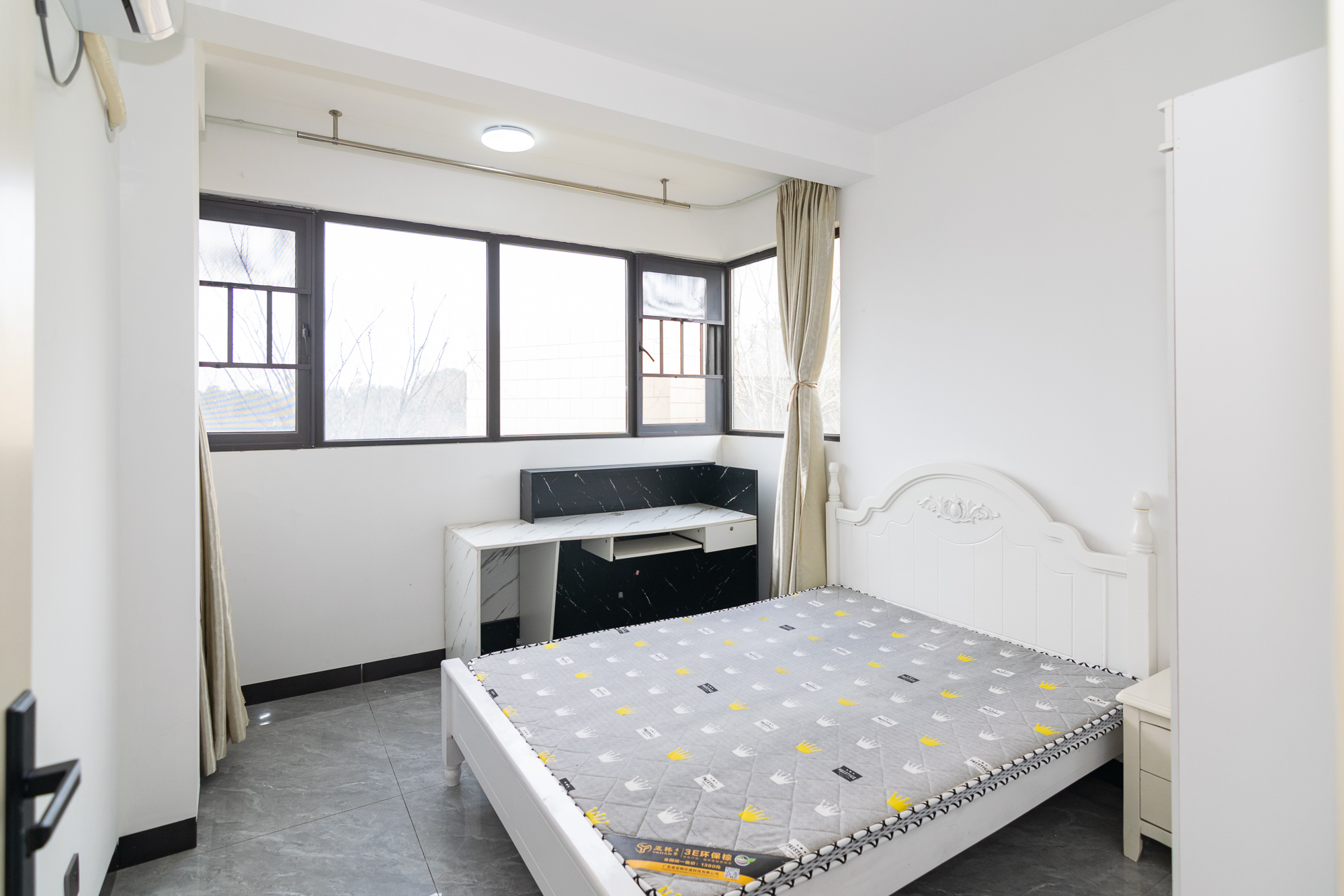 美的翰城 4室2厅2卫 80.0万 美的翰城 4室2厅2卫 80.0万卧室