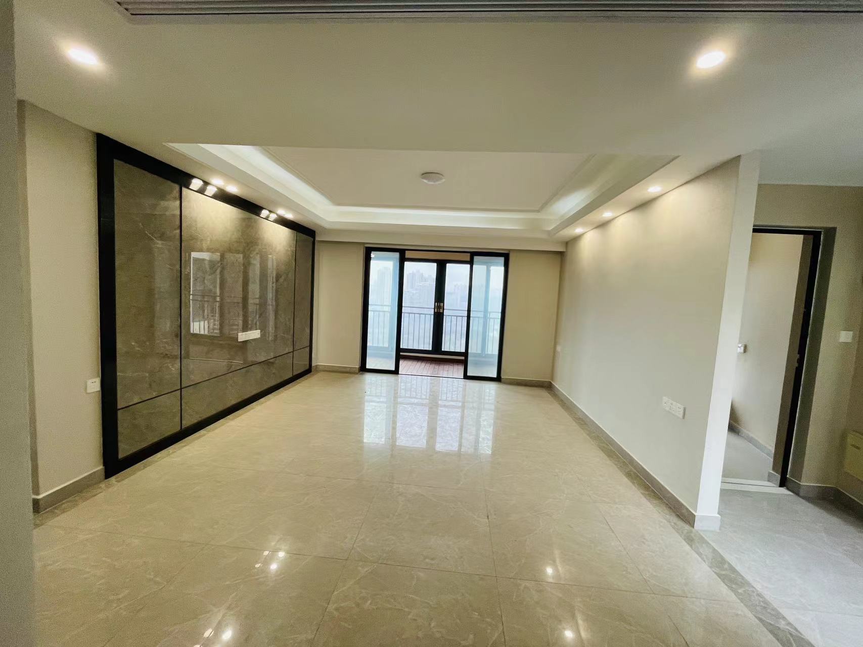 蓝溪谷 5室2厅2卫 110.0万 蓝溪谷 5室2厅2卫 110.0万室内图