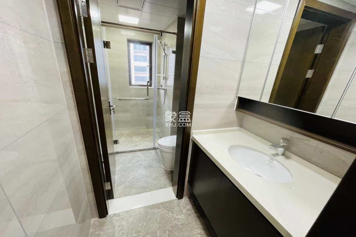 蓝溪谷 5室2厅2卫 110.0万 蓝溪谷 5室2厅2卫 110.0万室内图