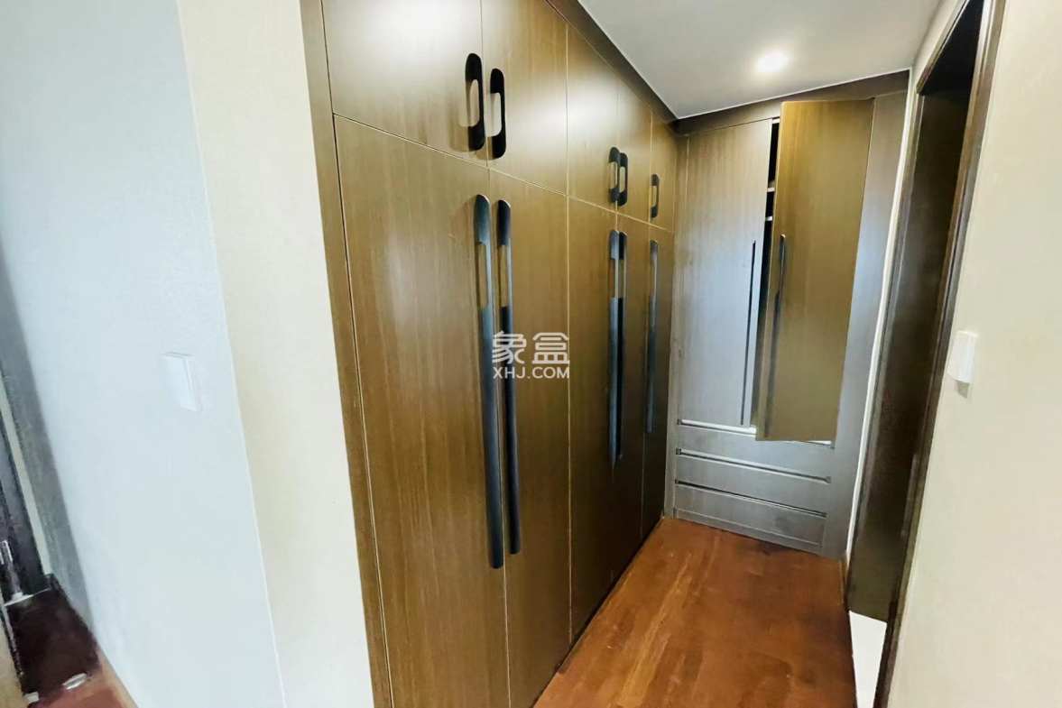 蓝溪谷 5室2厅2卫 110.0万 蓝溪谷 5室2厅2卫 110.0万室内图