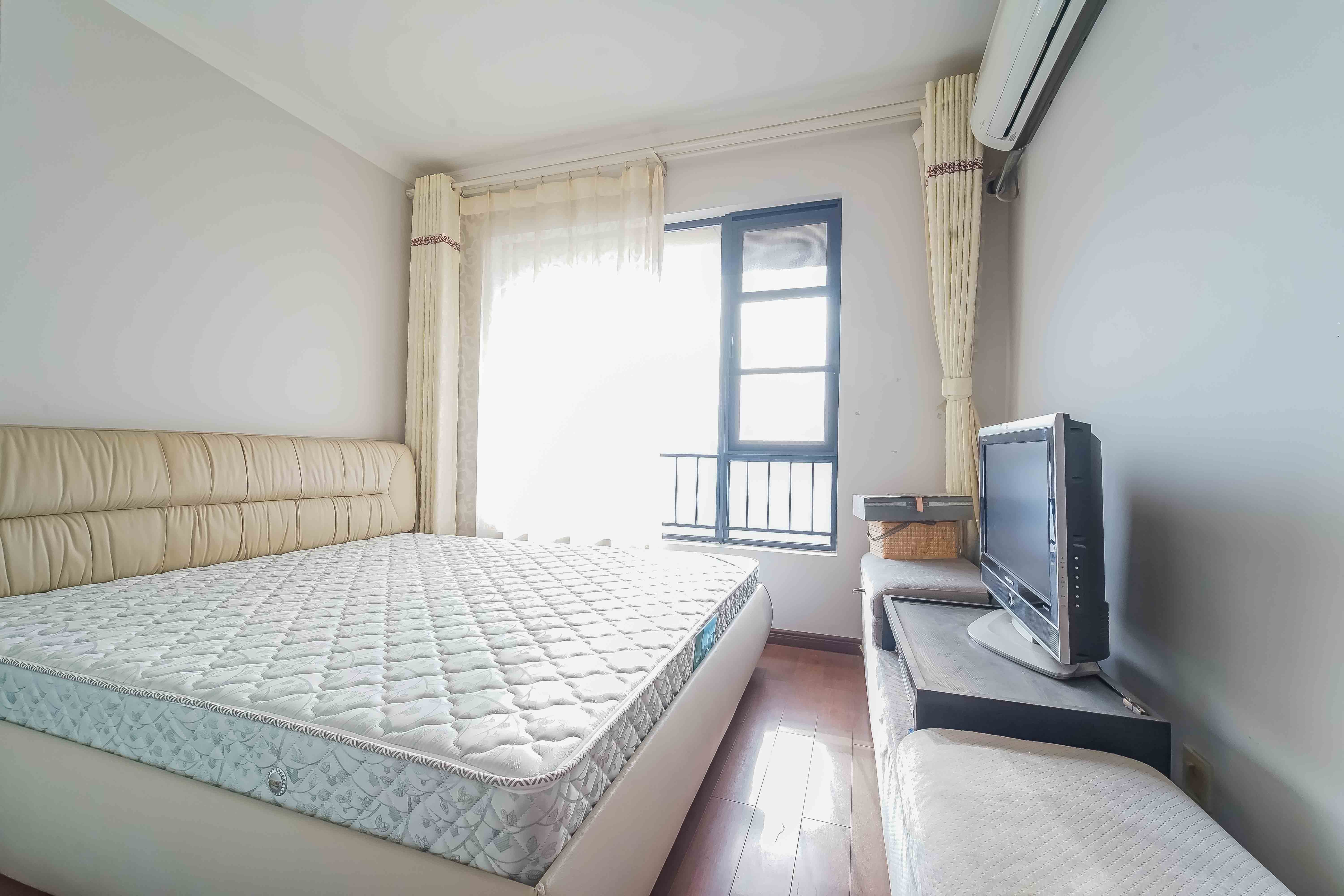 万科金域华府三四期  3室2厅1卫    127.99万 万科金域华府三四期  3室2厅1卫    127.99万卧室