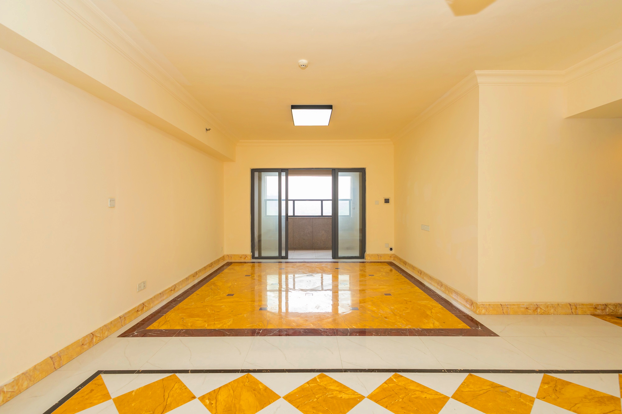 碧桂园威尼斯城 3室2厅2卫 104.5万 碧桂园威尼斯城 3室2厅2卫 104.5万客厅