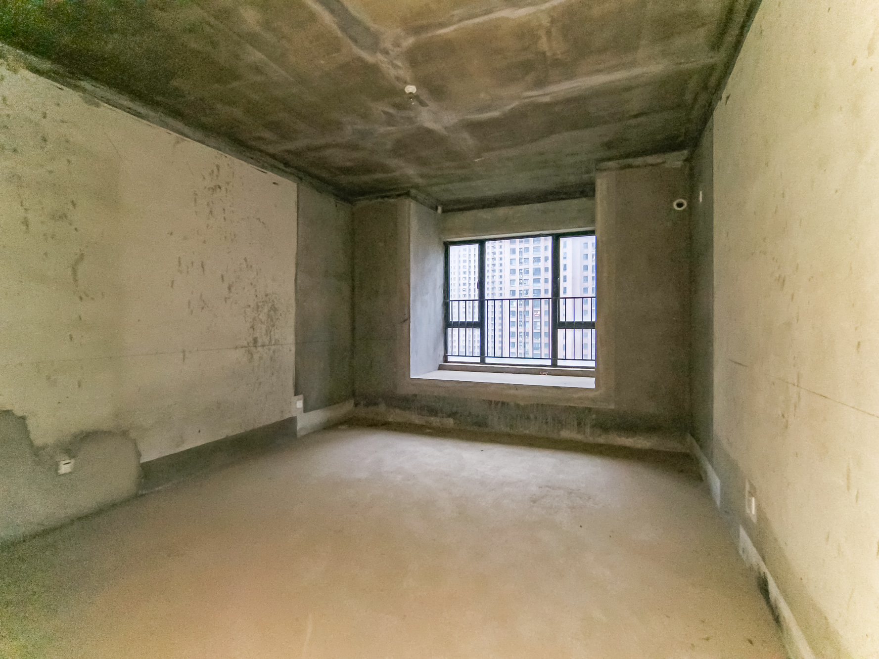三一街区  4室2厅2卫   144.30万卧室
