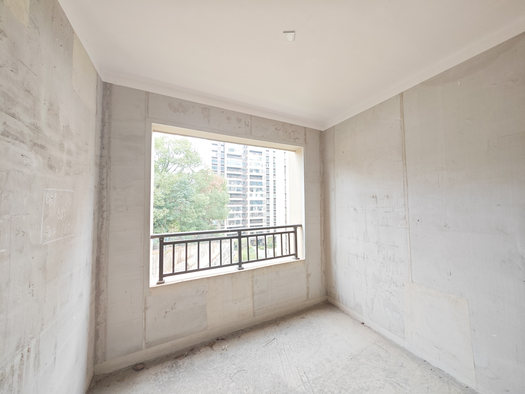 保利城（中航城国际社区、郡原美村）  5室2厅2卫    160.0万卧室