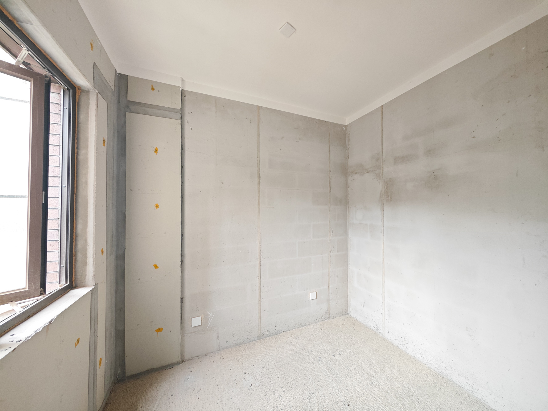 保利城（中航城国际社区、郡原美村）  5室2厅2卫    160.0万阳台