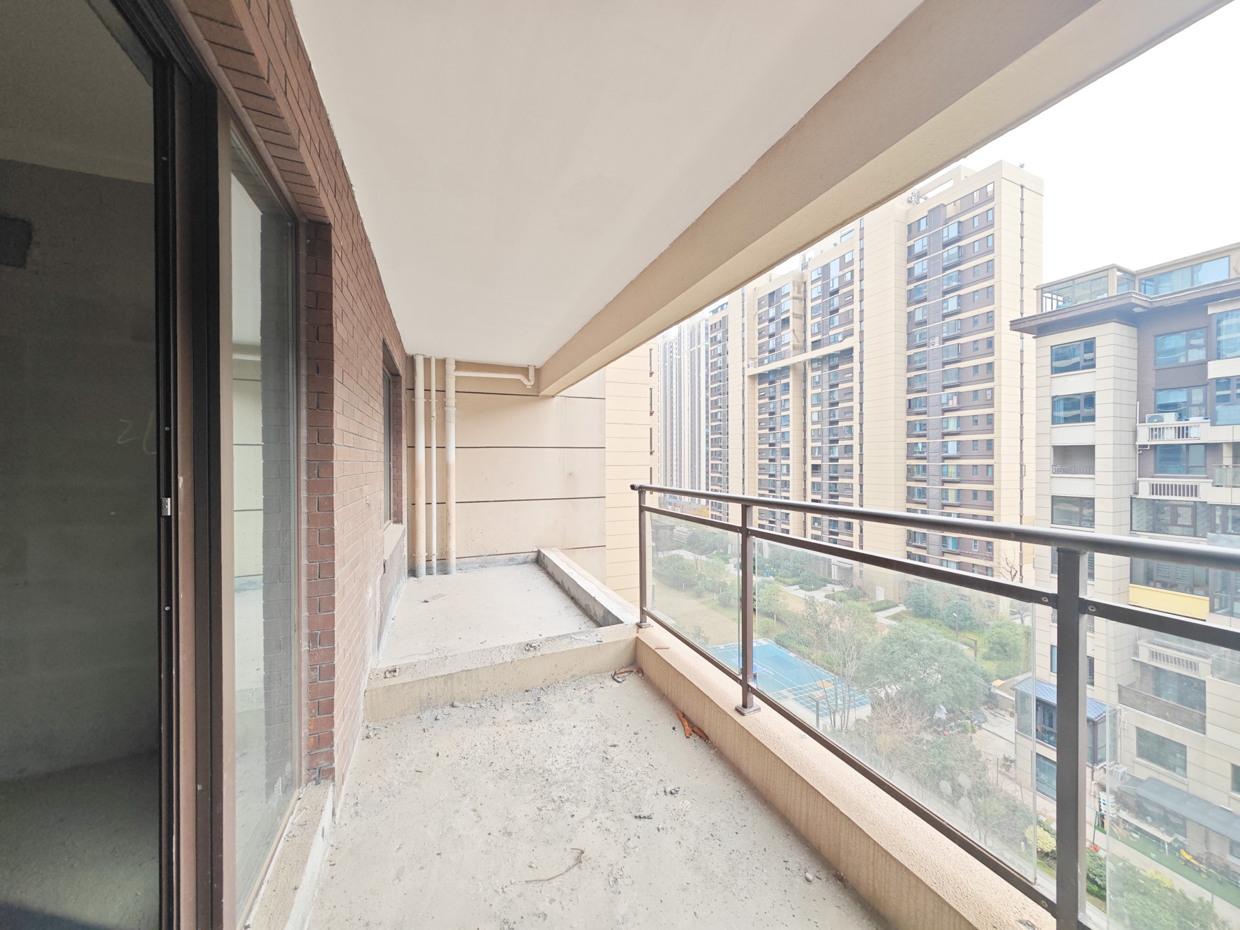 保利城(中航城国际社区、郡原美村) 5室2厅2卫 160.0万 保利城(中航城国际社区、郡原美村) 5室2厅2卫 160.0万阳台