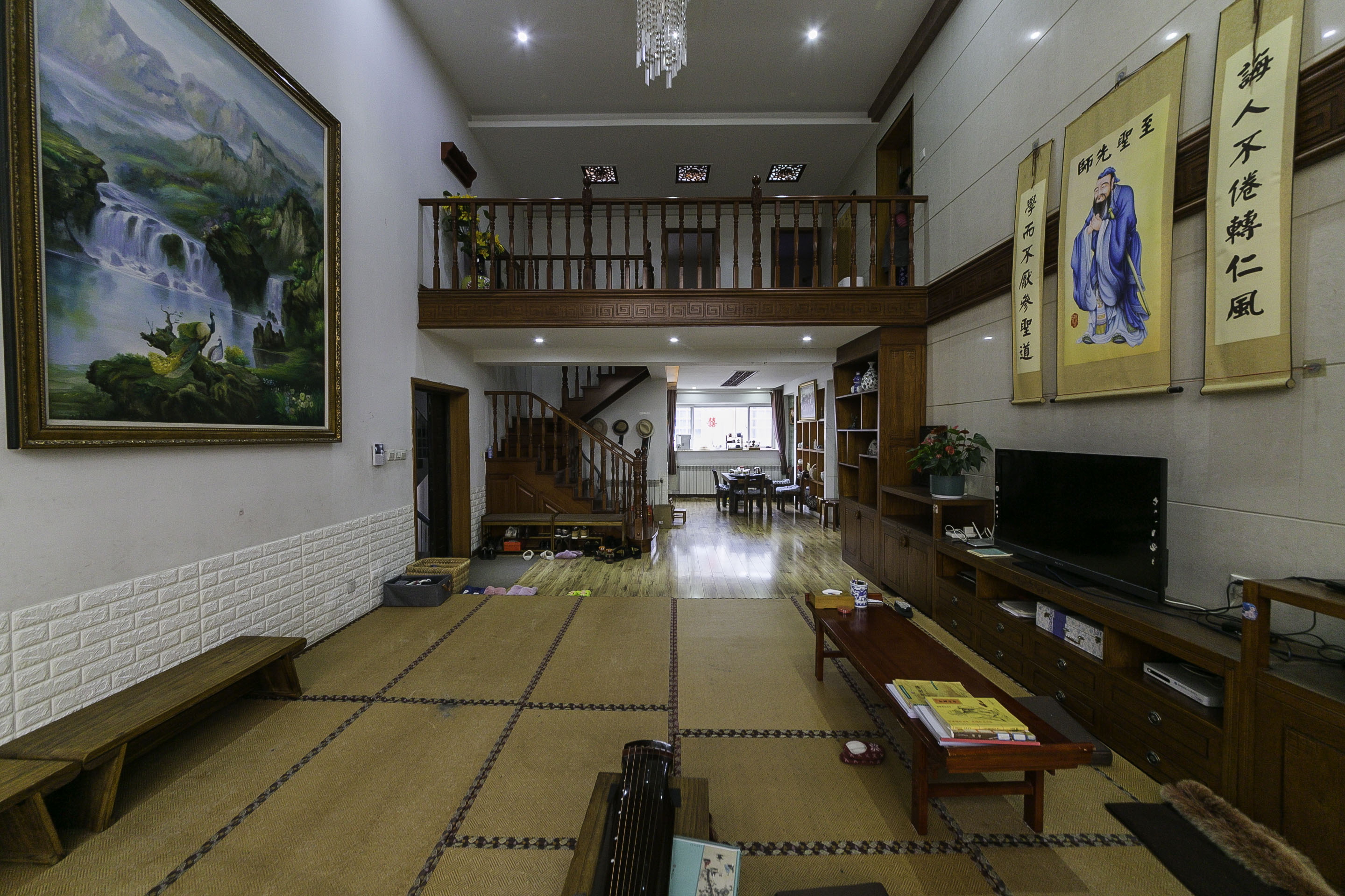 阳光嘉园  5室2厅3卫   424.90万客厅