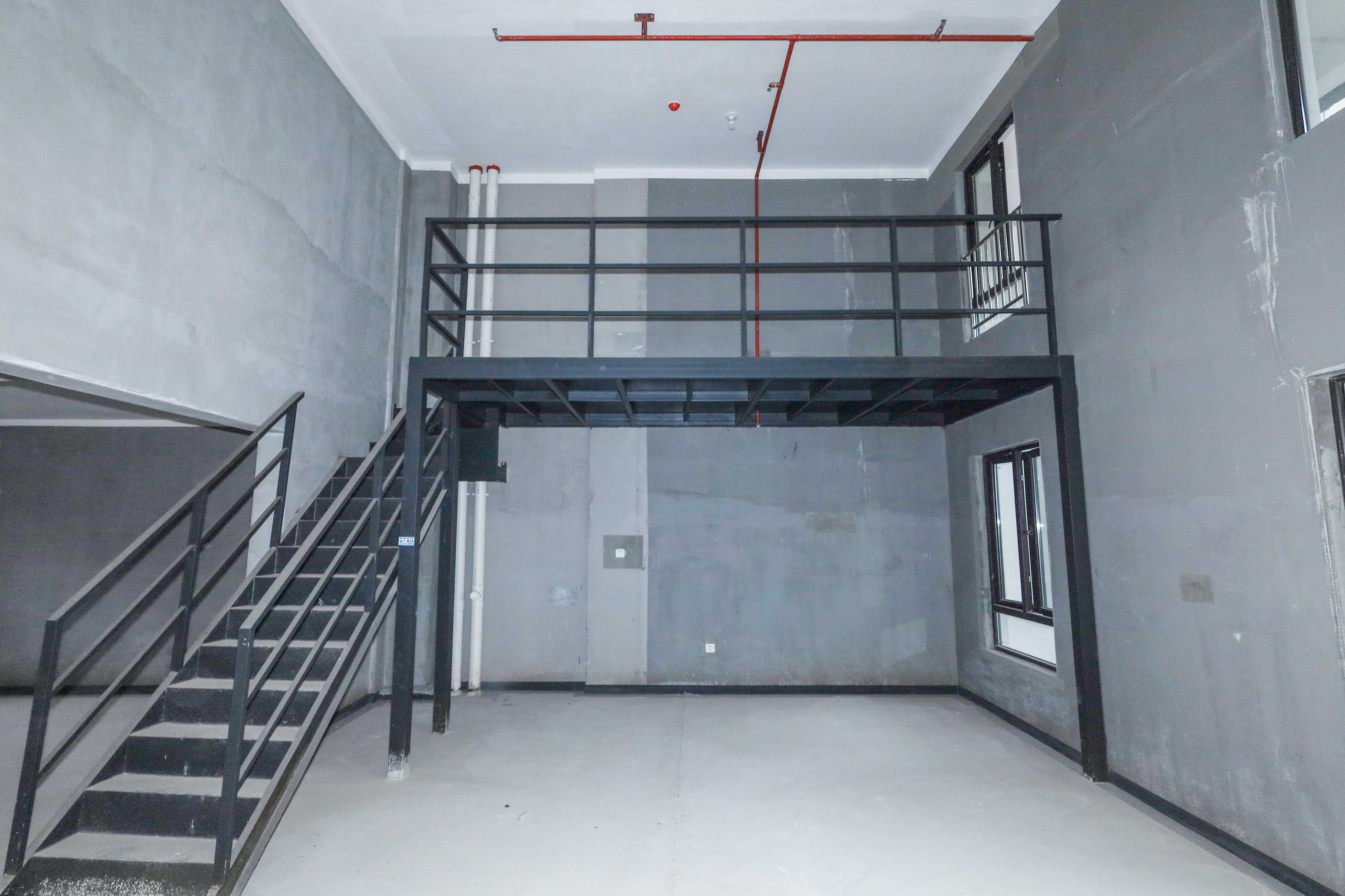 建发央著  5室2厅3卫   330.00万客厅