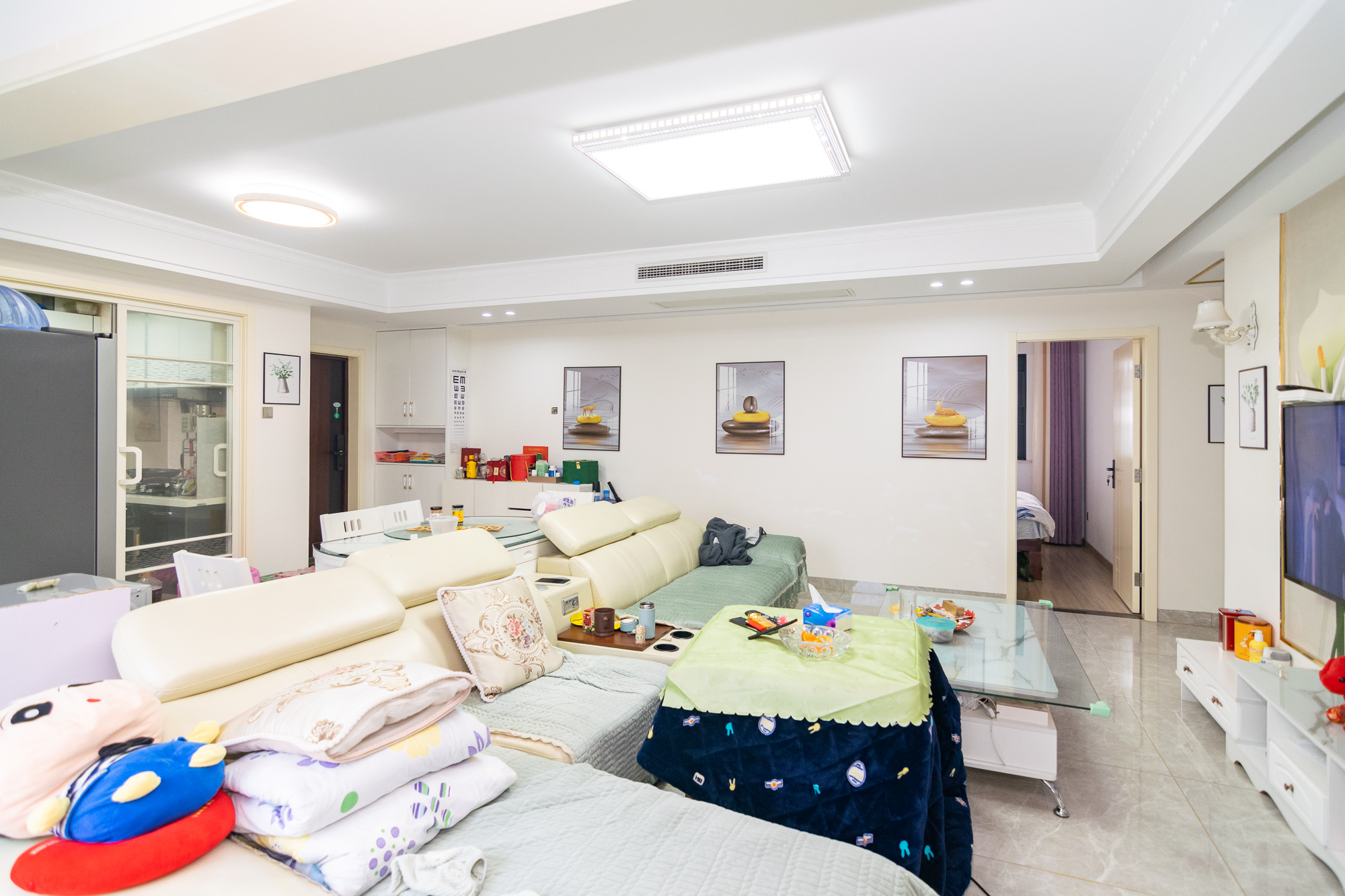 中粮鸿云 3室2厅2卫 94.0万 中粮鸿云 3室2厅2卫 94.0万客厅