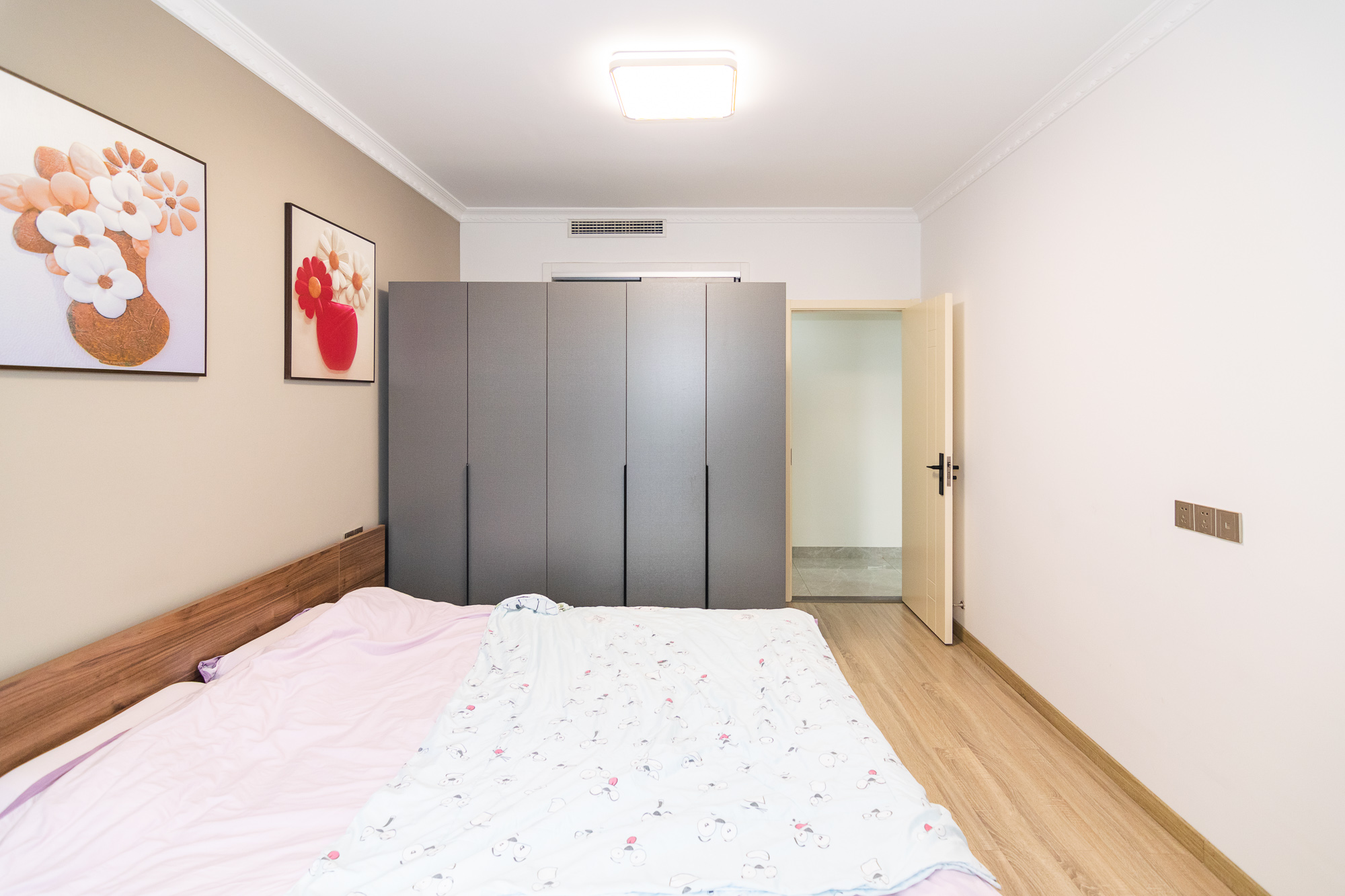 中粮鸿云 3室2厅2卫 94.0万 中粮鸿云 3室2厅2卫 94.0万卧室