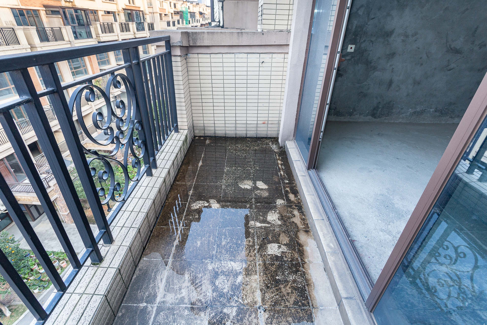 盈峰翠邸  4室2厅3卫   129.00万阳台