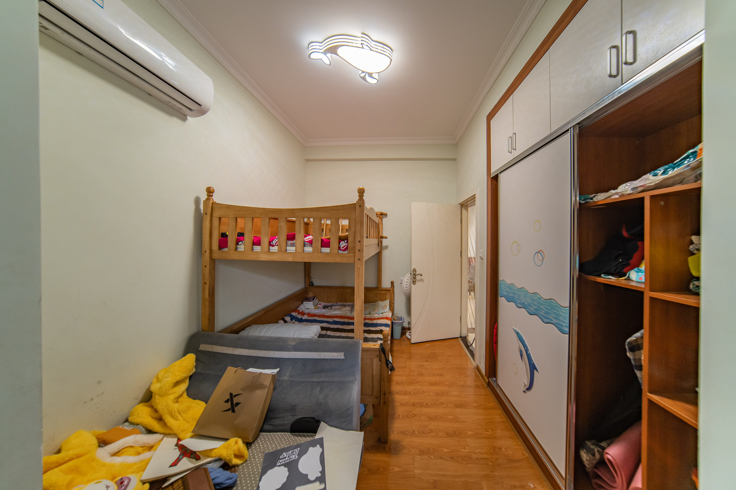 阳光100一期、四五期  3室2厅1卫    128.0万卧室