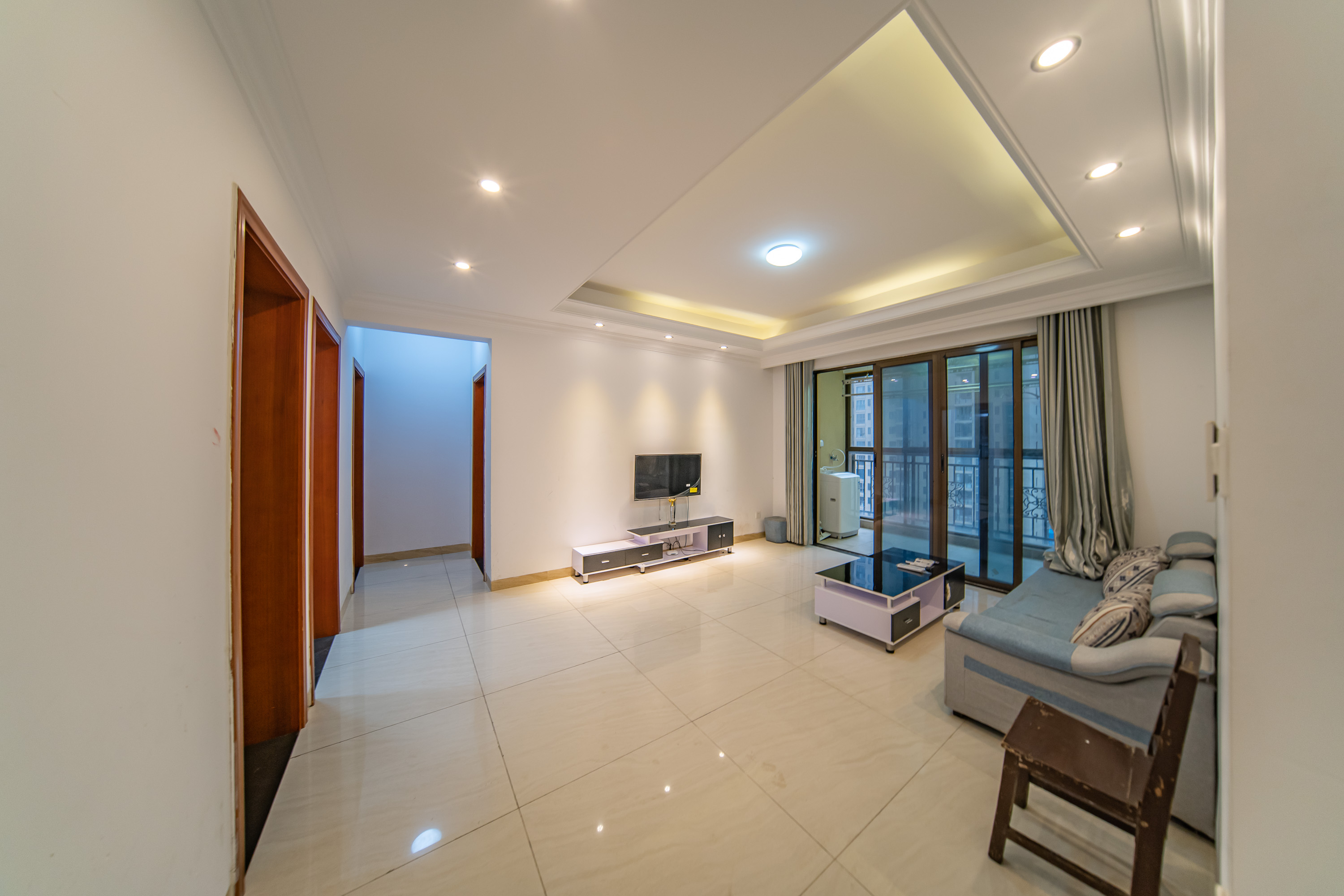 江山帝景哈佛  3室2厅2卫    135.3万客厅