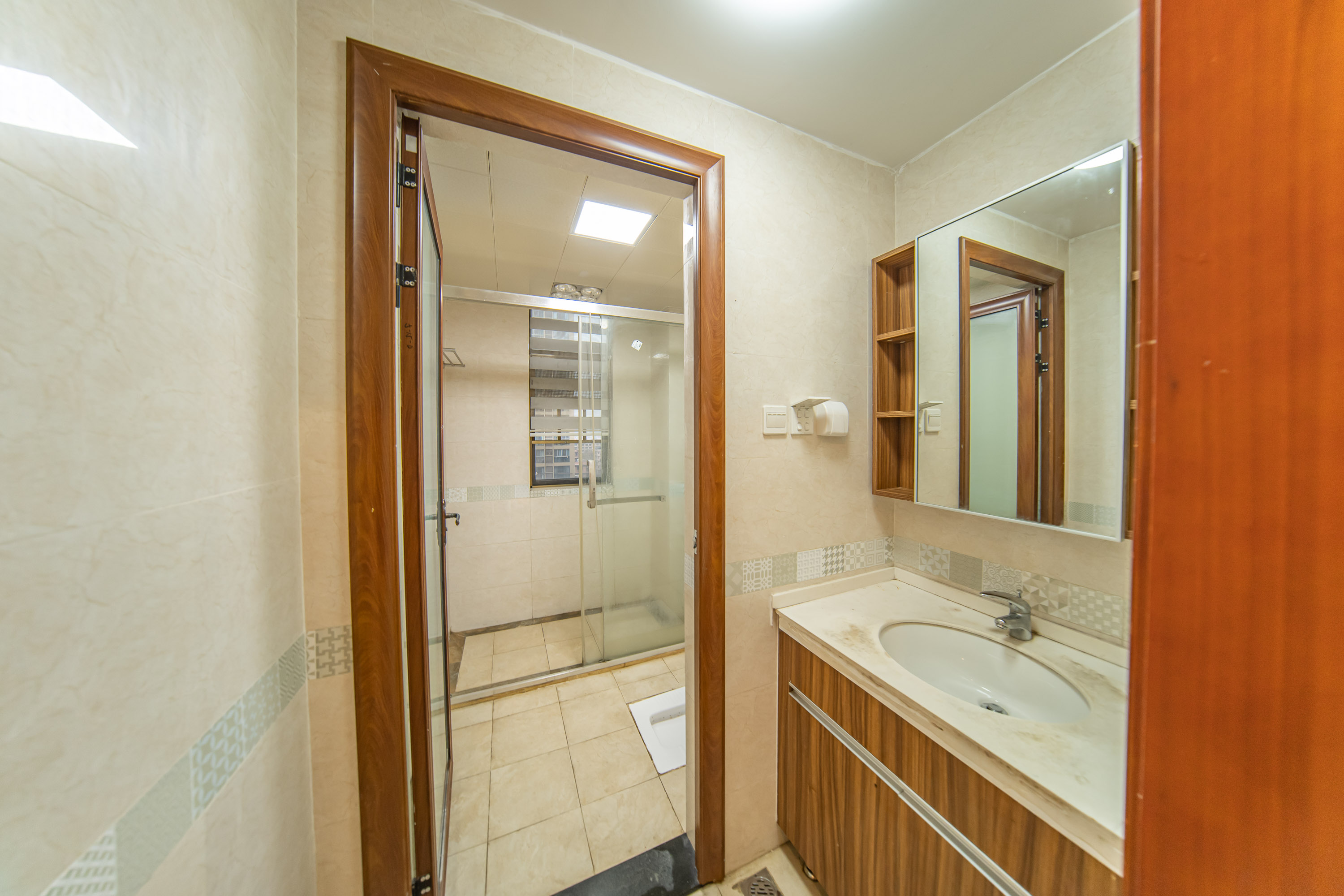 江山帝景哈佛  3室2厅2卫    135.3万卫生间