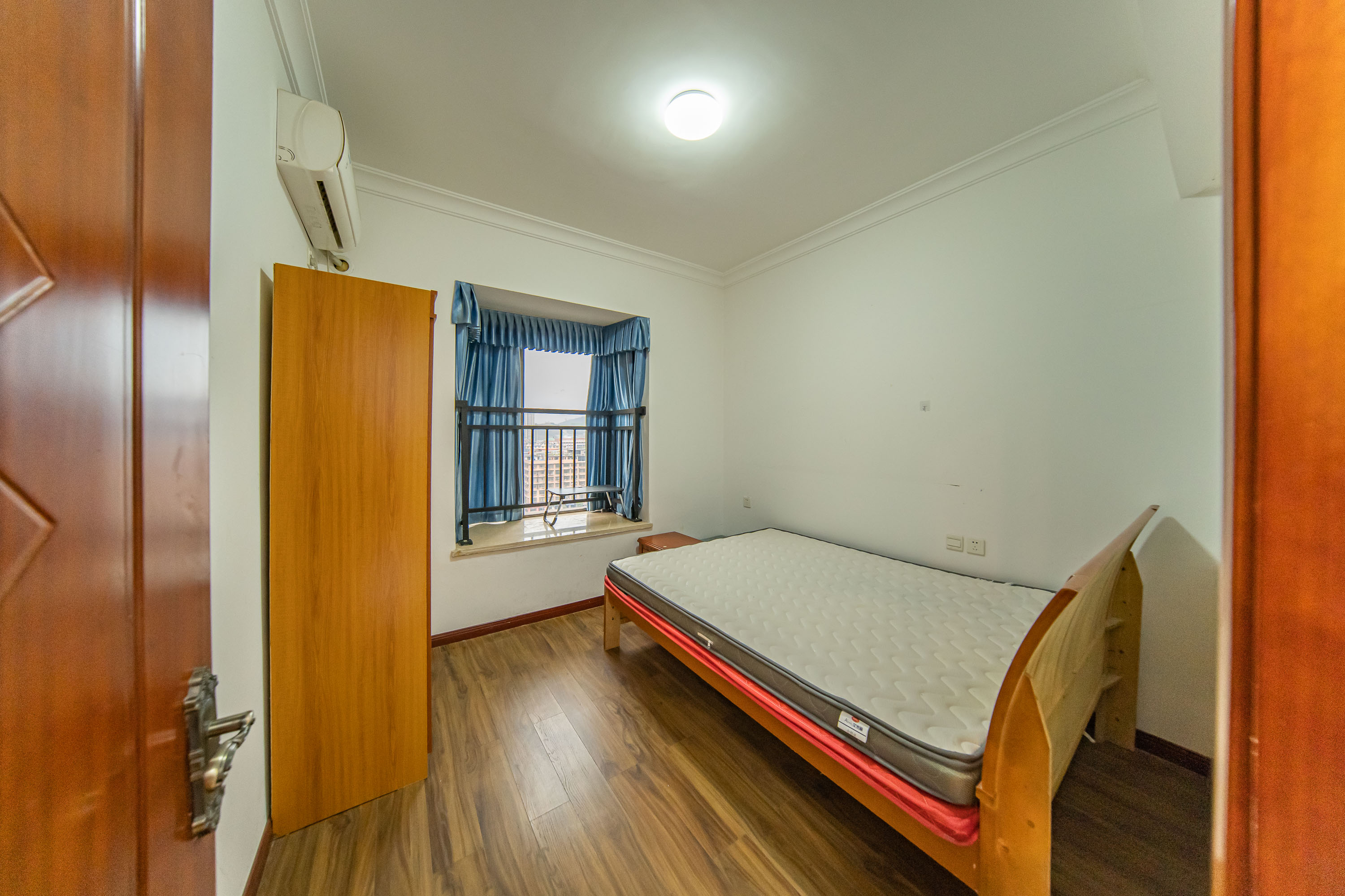 江山帝景哈佛  3室2厅2卫    135.3万卧室